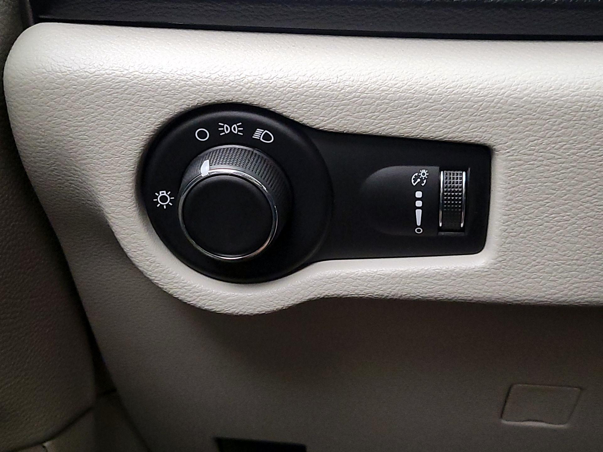 Thumbnail: 2018 Chrysler Pacifica - 13