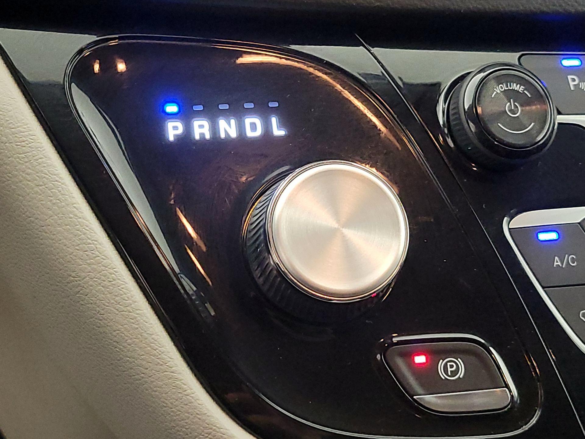 Thumbnail: 2018 Chrysler Pacifica - 17