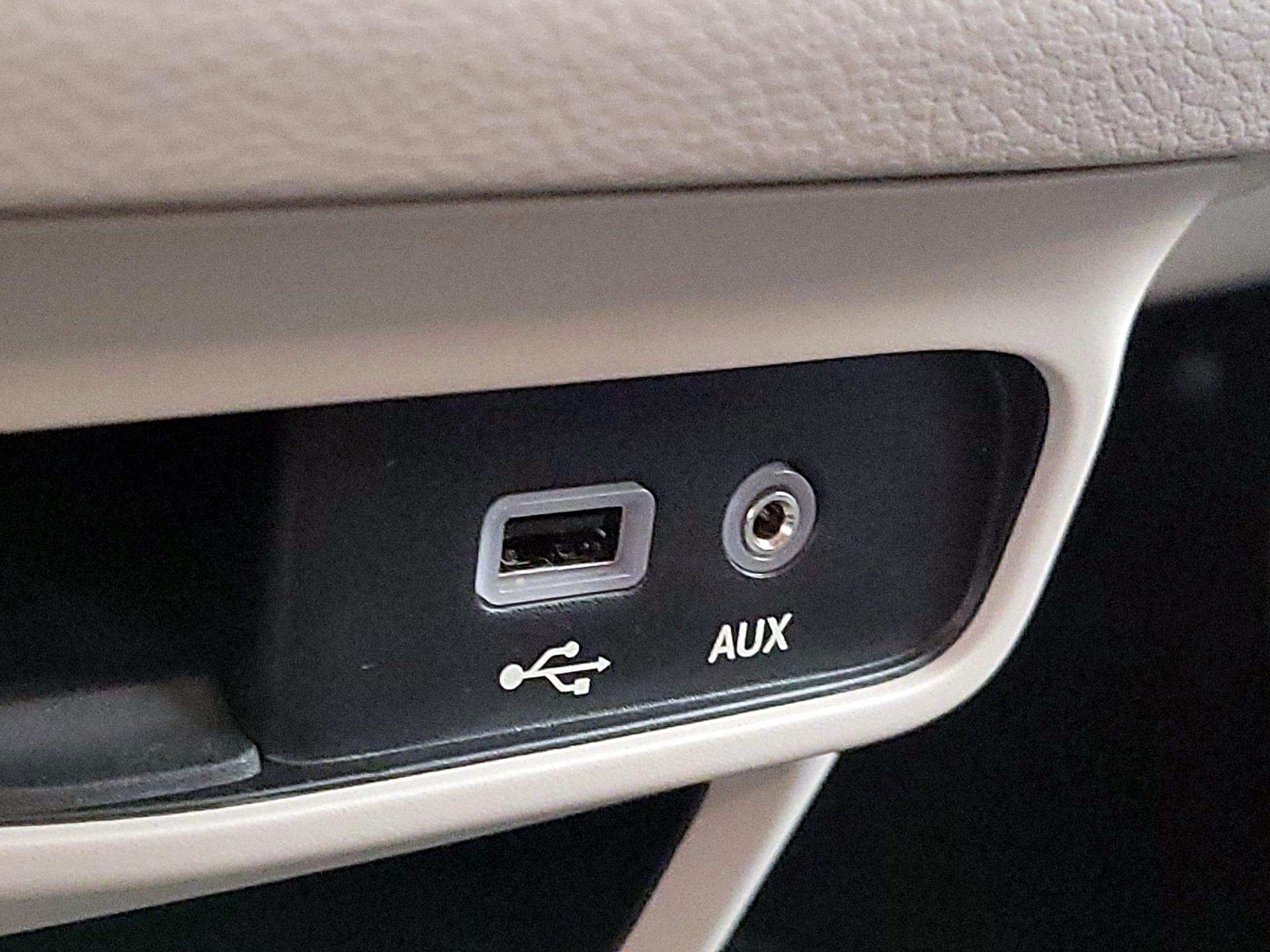 Thumbnail: 2018 Chrysler Pacifica - 18