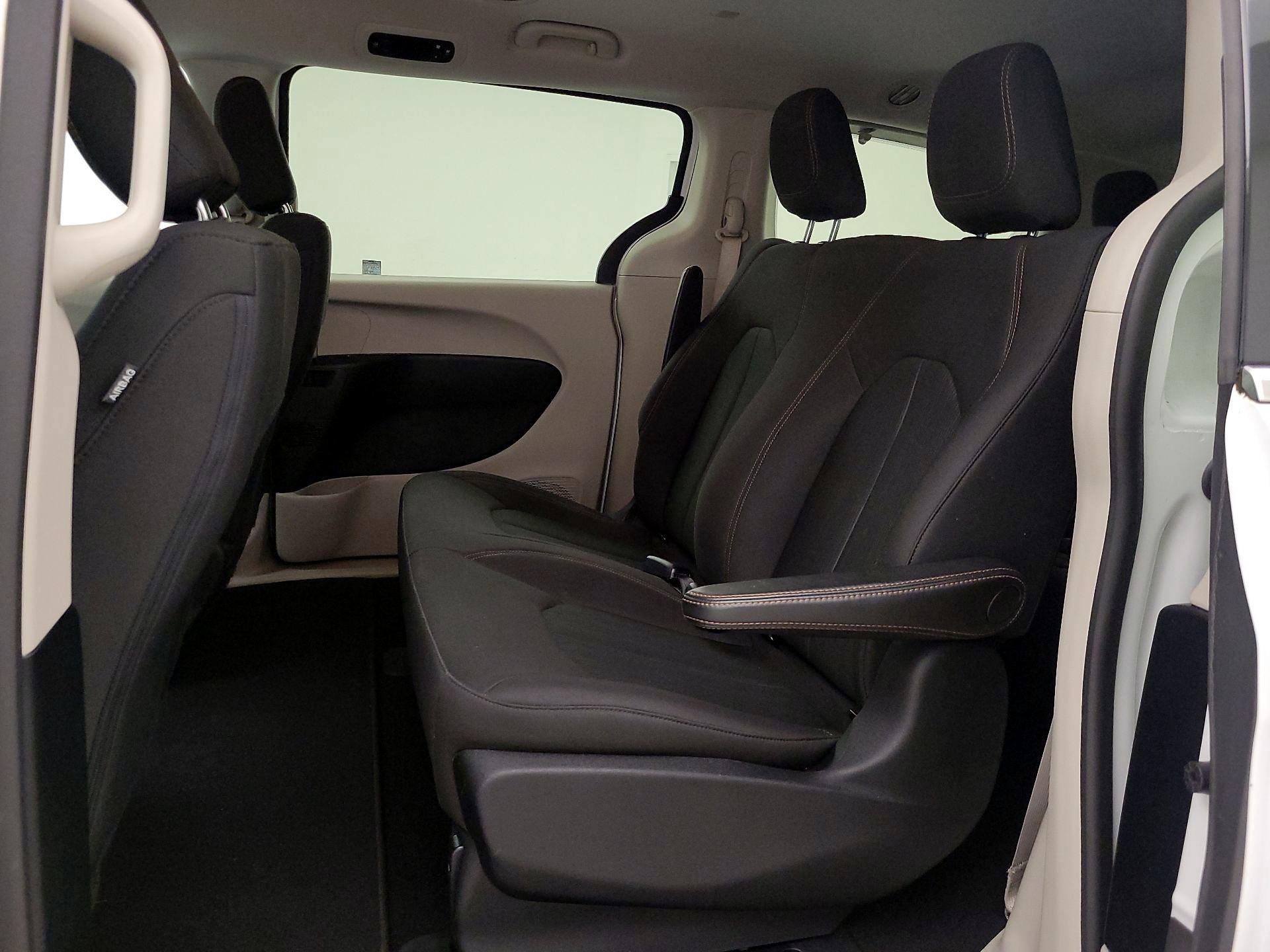 Thumbnail: 2018 Chrysler Pacifica - 19