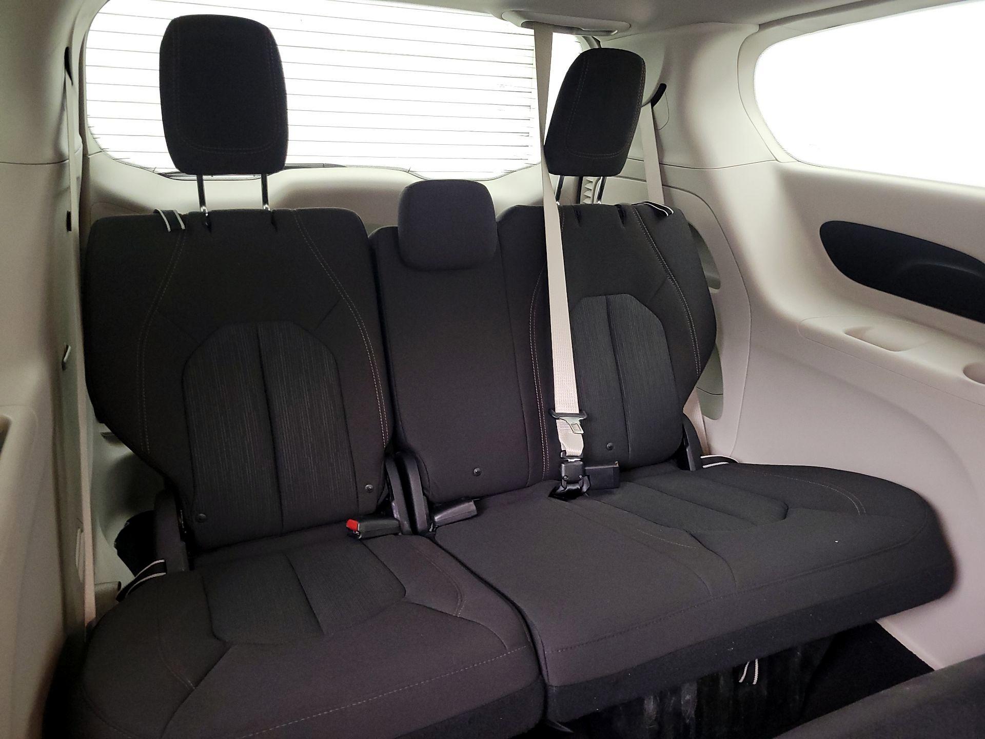 Thumbnail: 2018 Chrysler Pacifica - 20