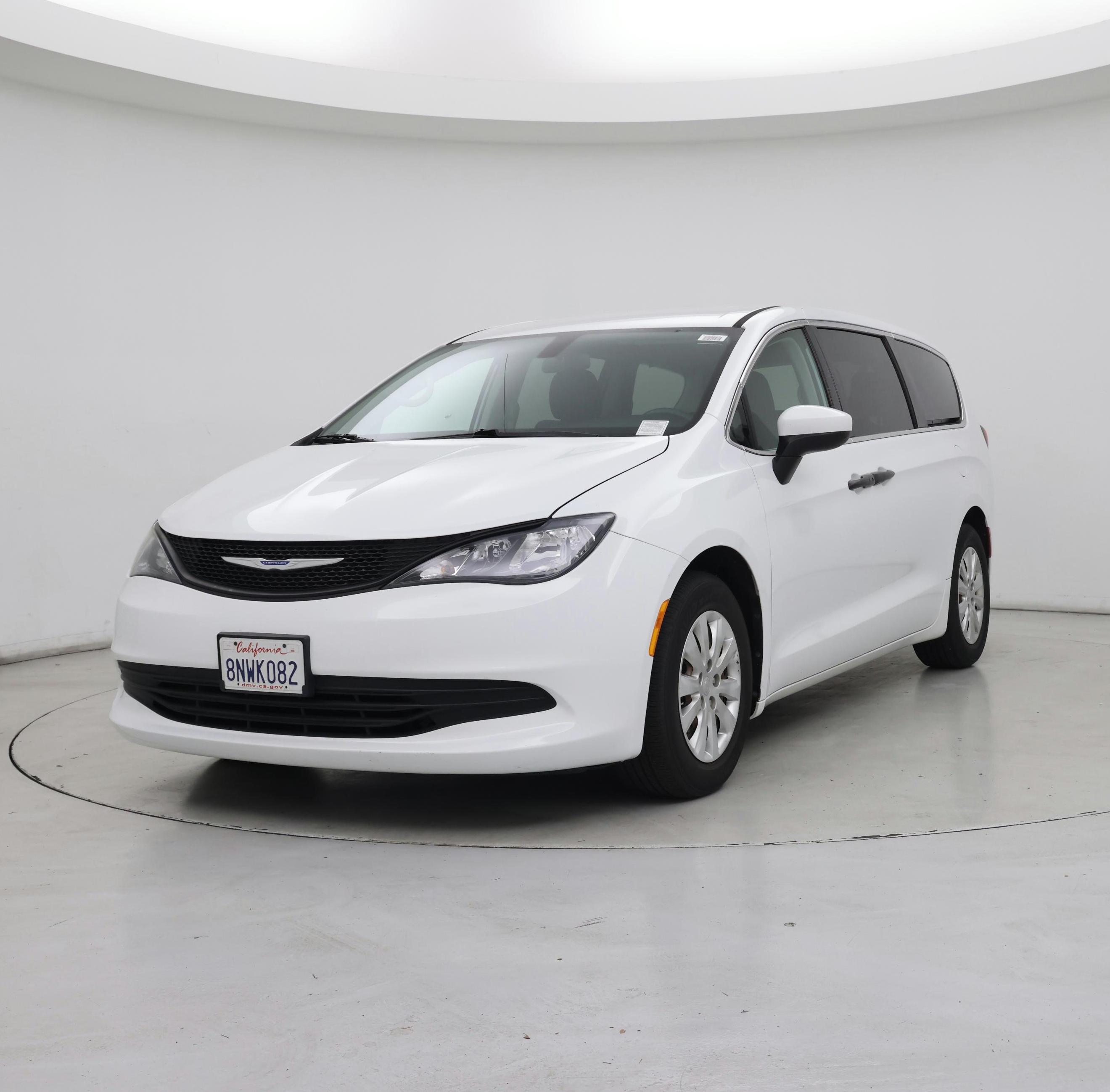 Thumbnail: 2018 Chrysler Pacifica - 4