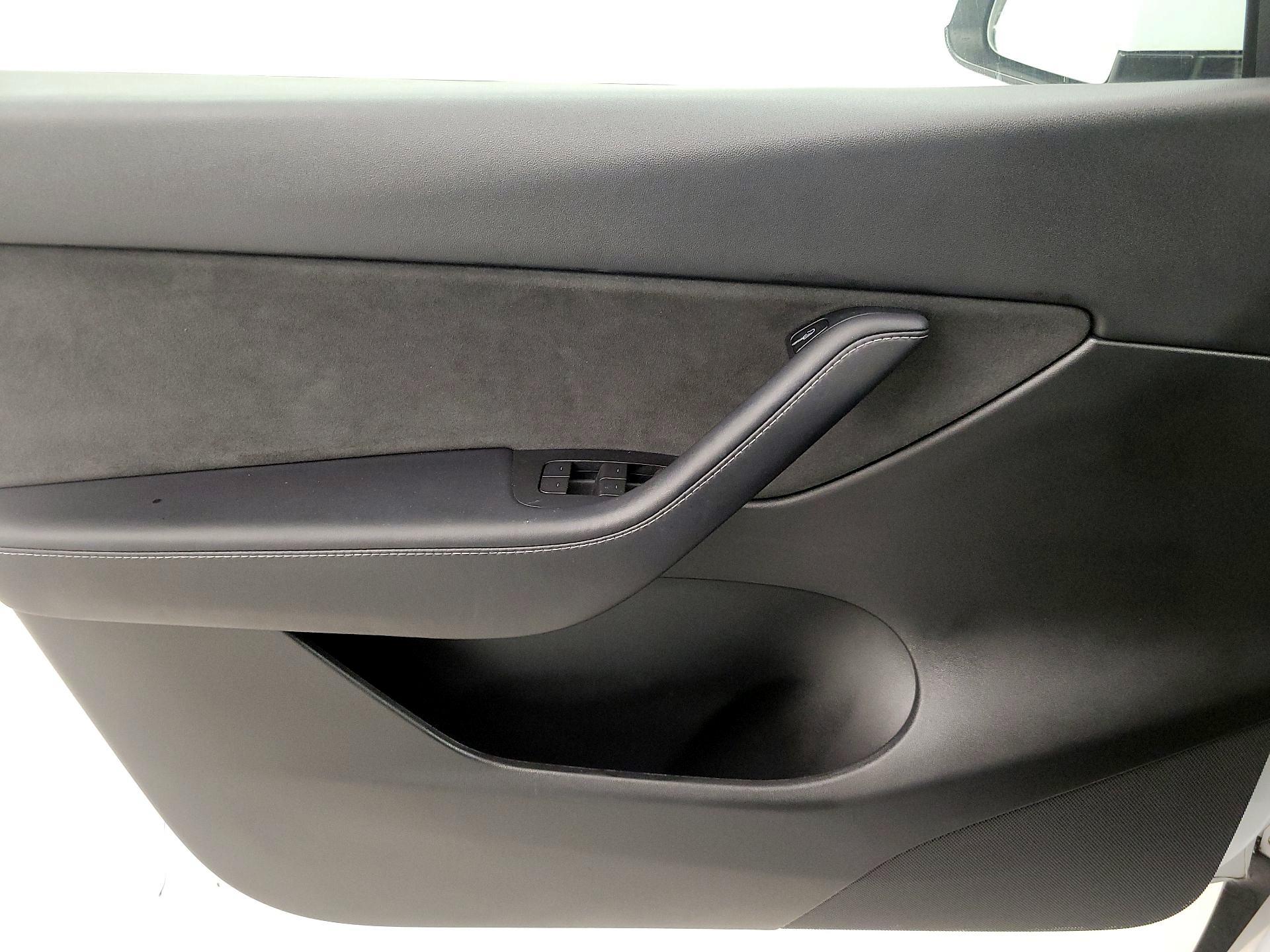 Thumbnail: 2022 Tesla Model Y - 12