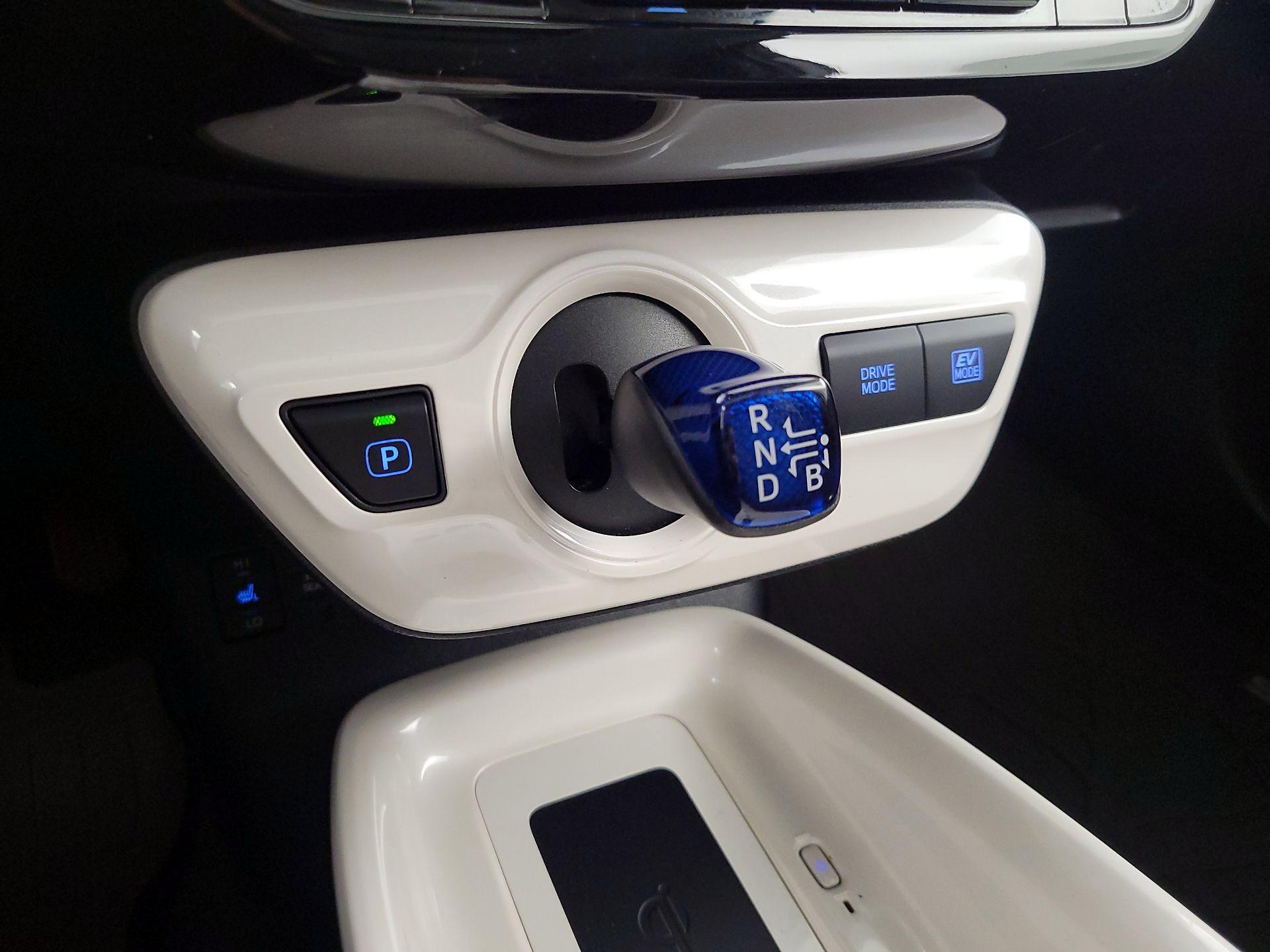 Thumbnail: 2017 Toyota Prius - 18