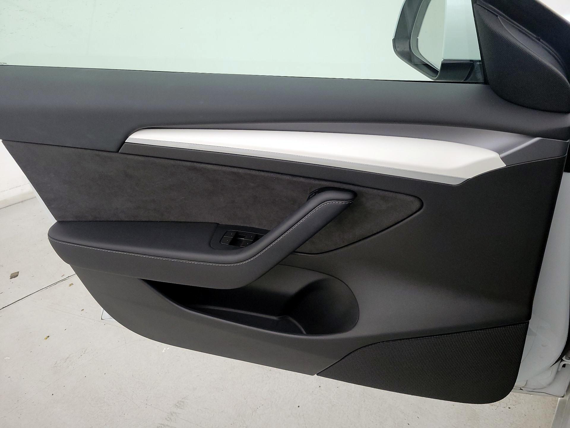 Thumbnail: 2023 Tesla Model 3 - 12