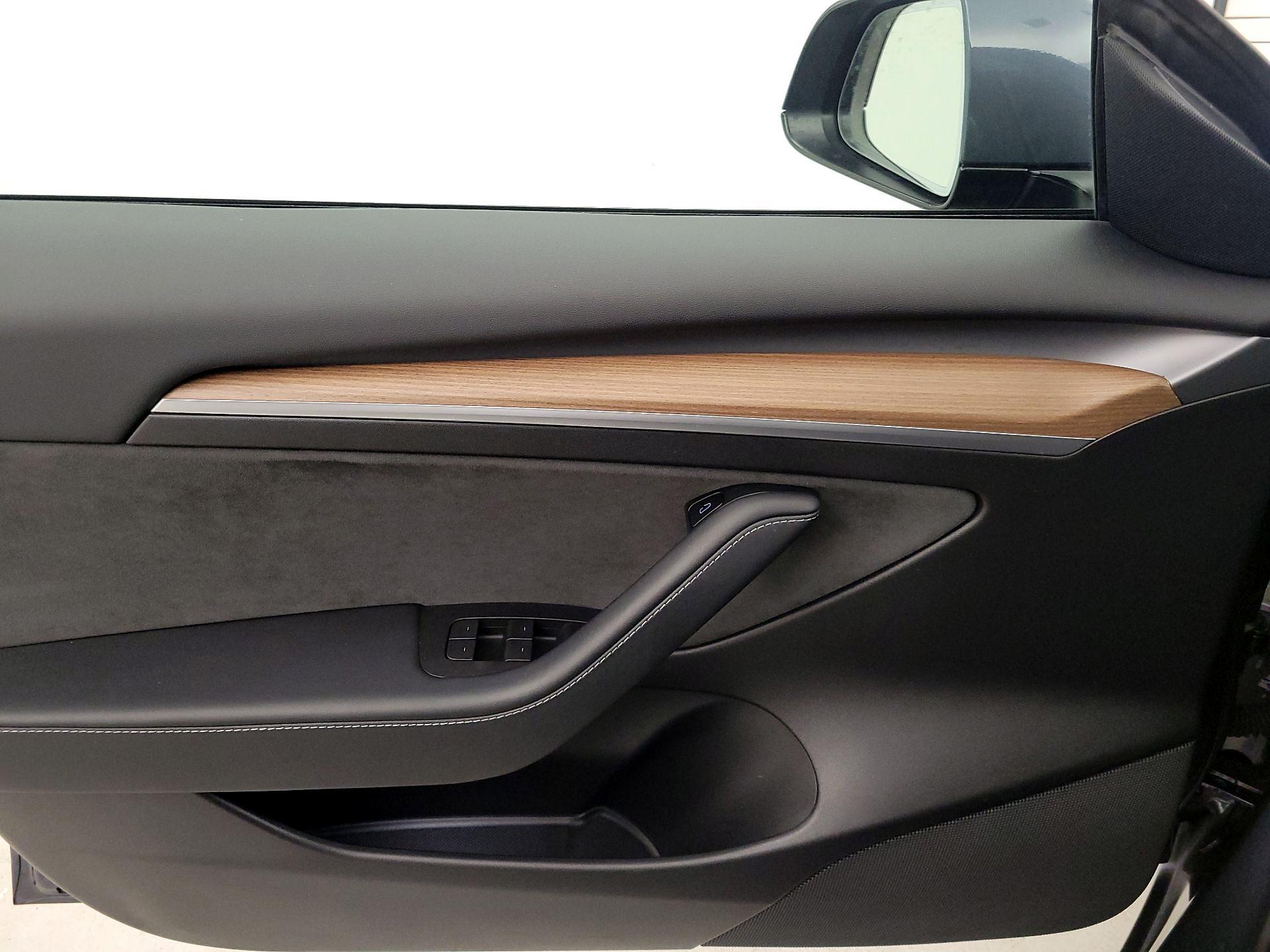 Thumbnail: 2022 Tesla Model 3 - 12