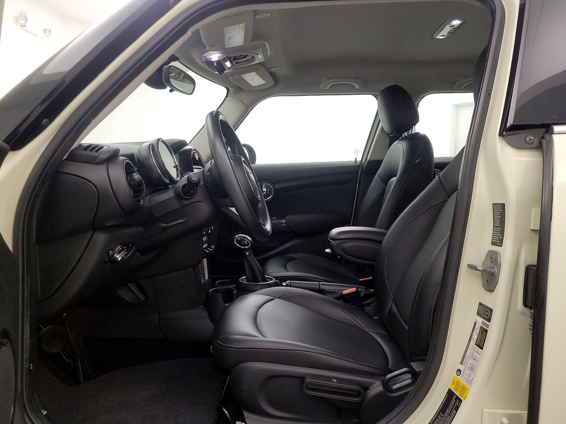 Thumbnail: 2015 MINI Cooper Hardtop - 11