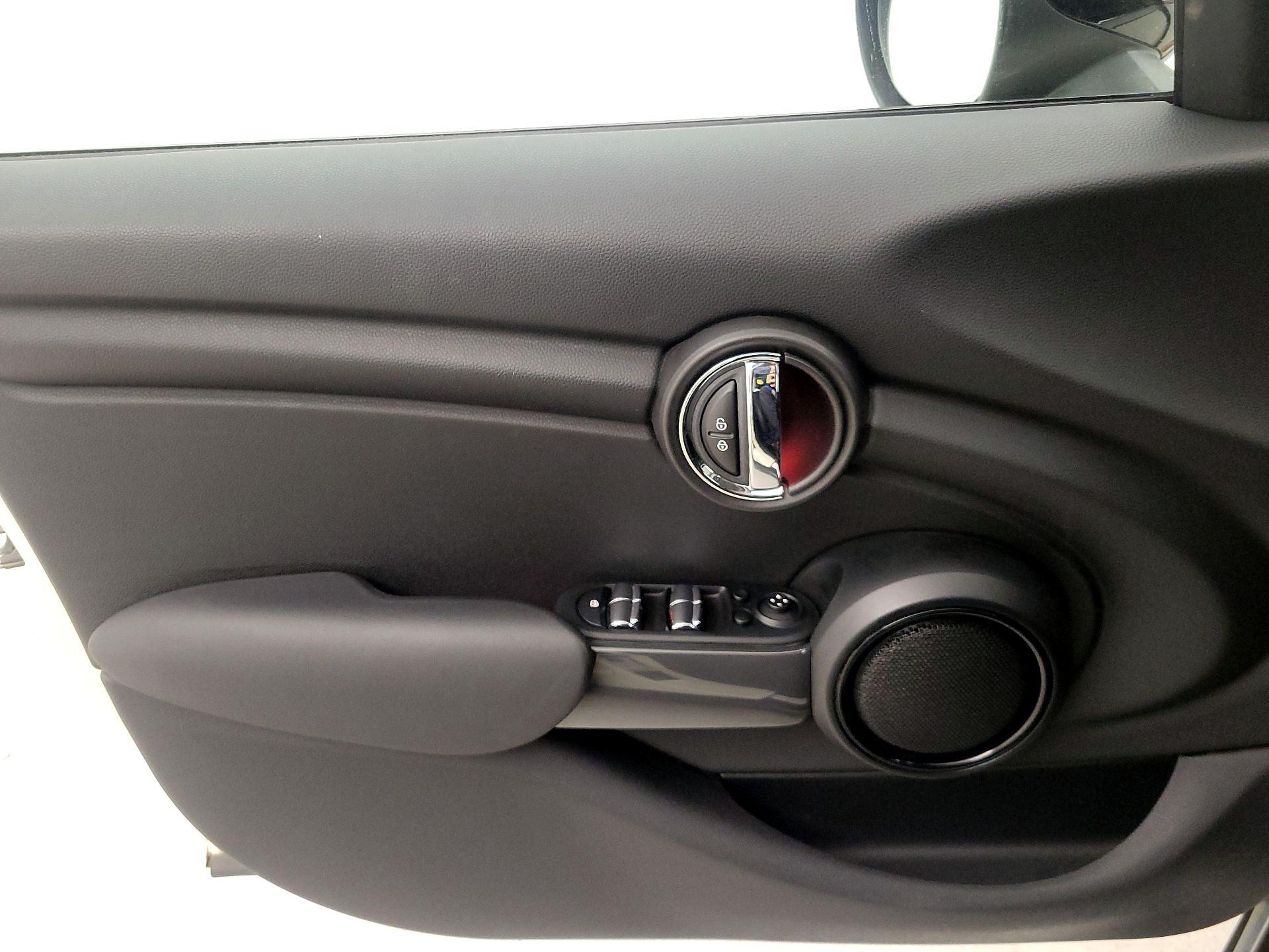 Thumbnail: 2015 MINI Cooper Hardtop - 12