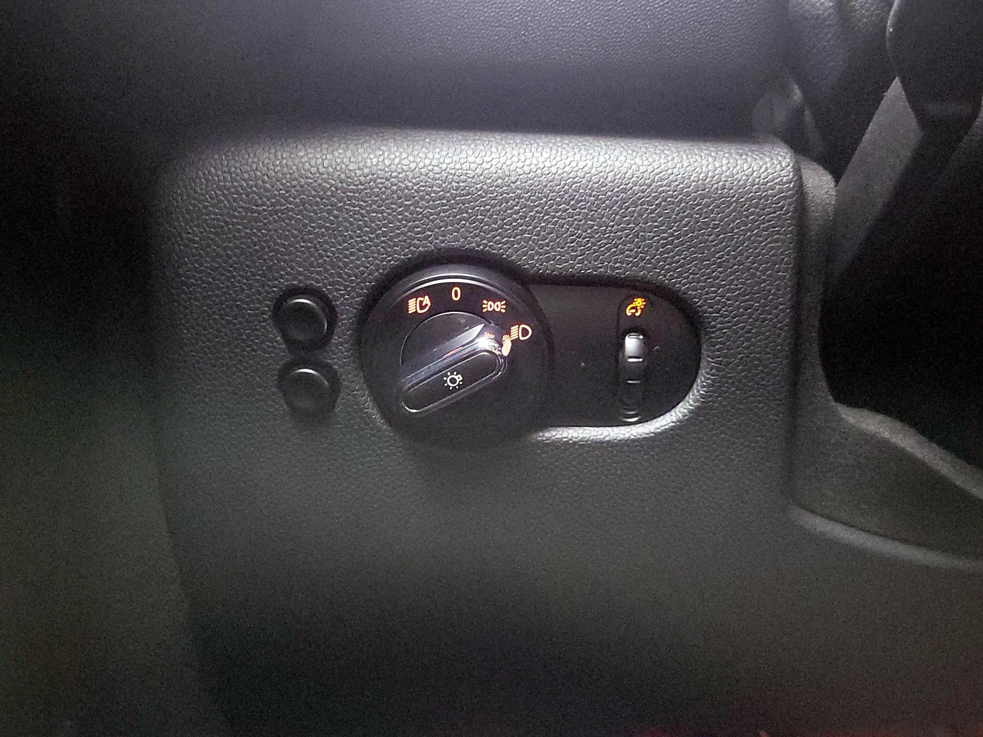 Thumbnail: 2015 MINI Cooper Hardtop - 13