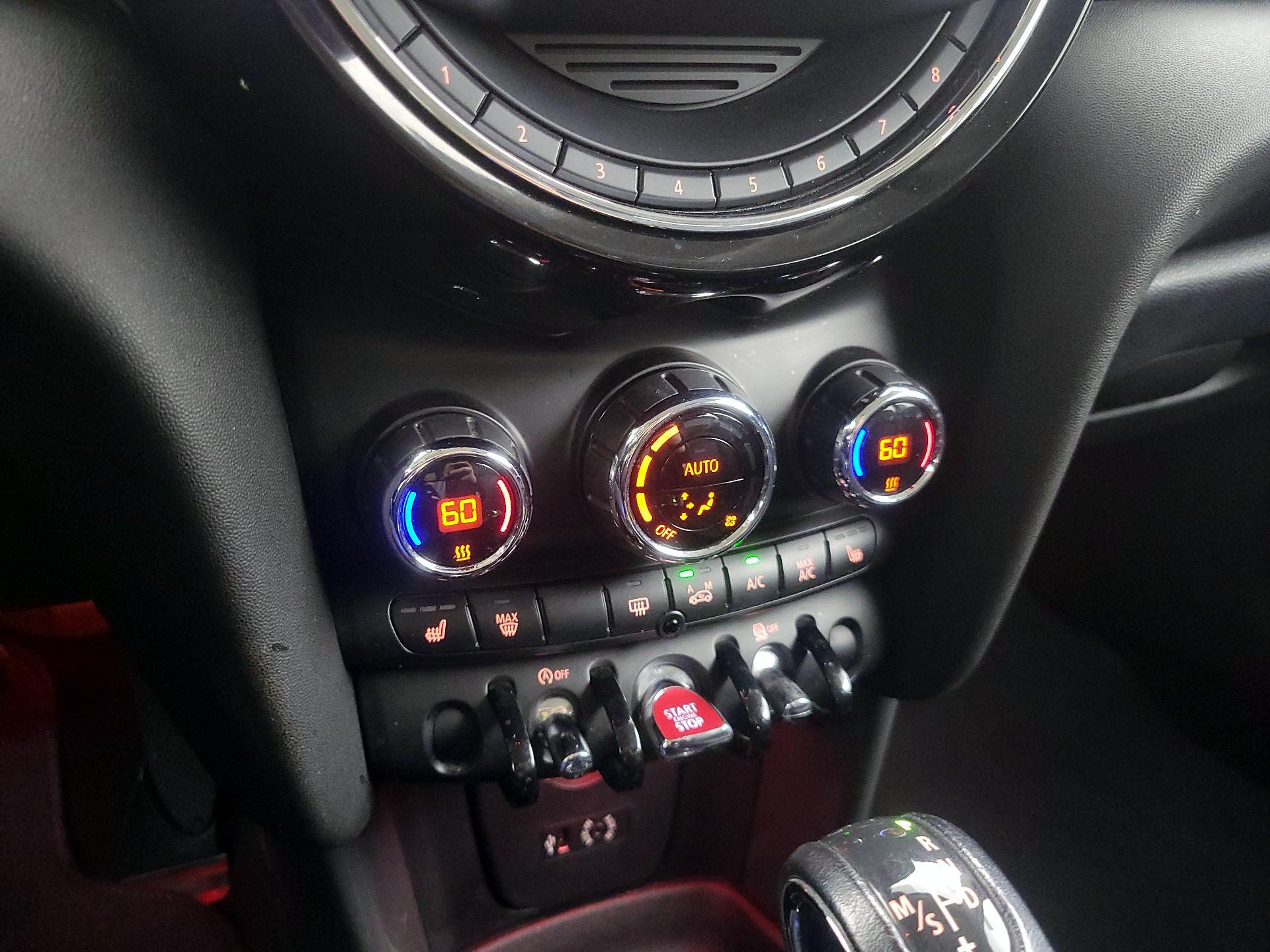 Thumbnail: 2015 MINI Cooper Hardtop - 15