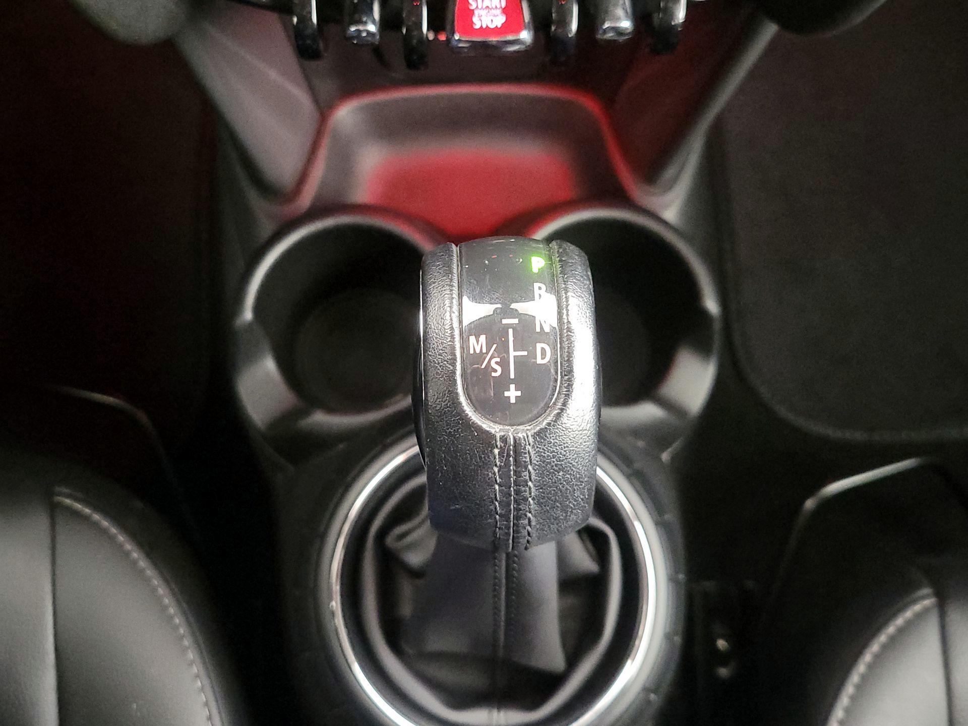 Thumbnail: 2015 MINI Cooper Hardtop - 16