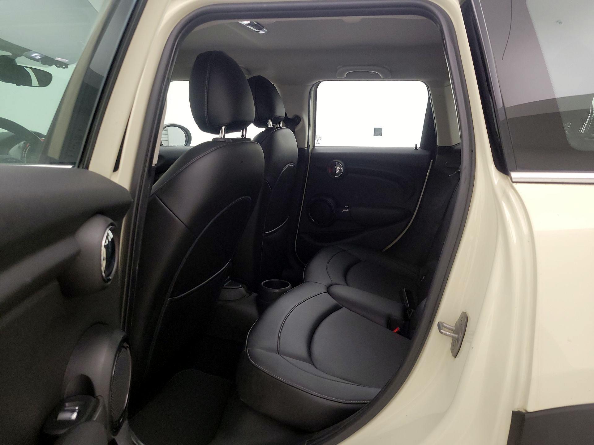 Thumbnail: 2015 MINI Cooper Hardtop - 18