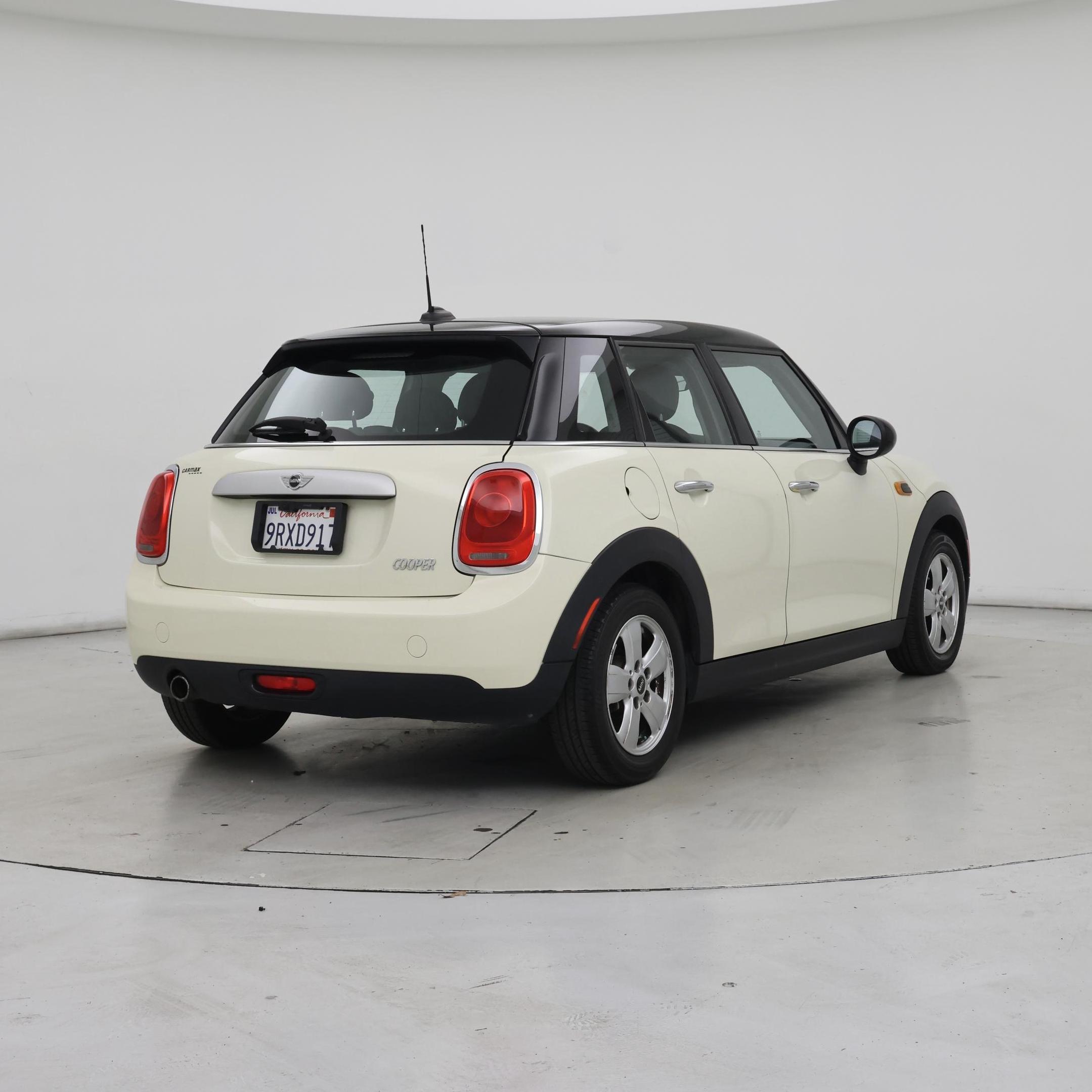Thumbnail: 2015 MINI Cooper Hardtop - 8