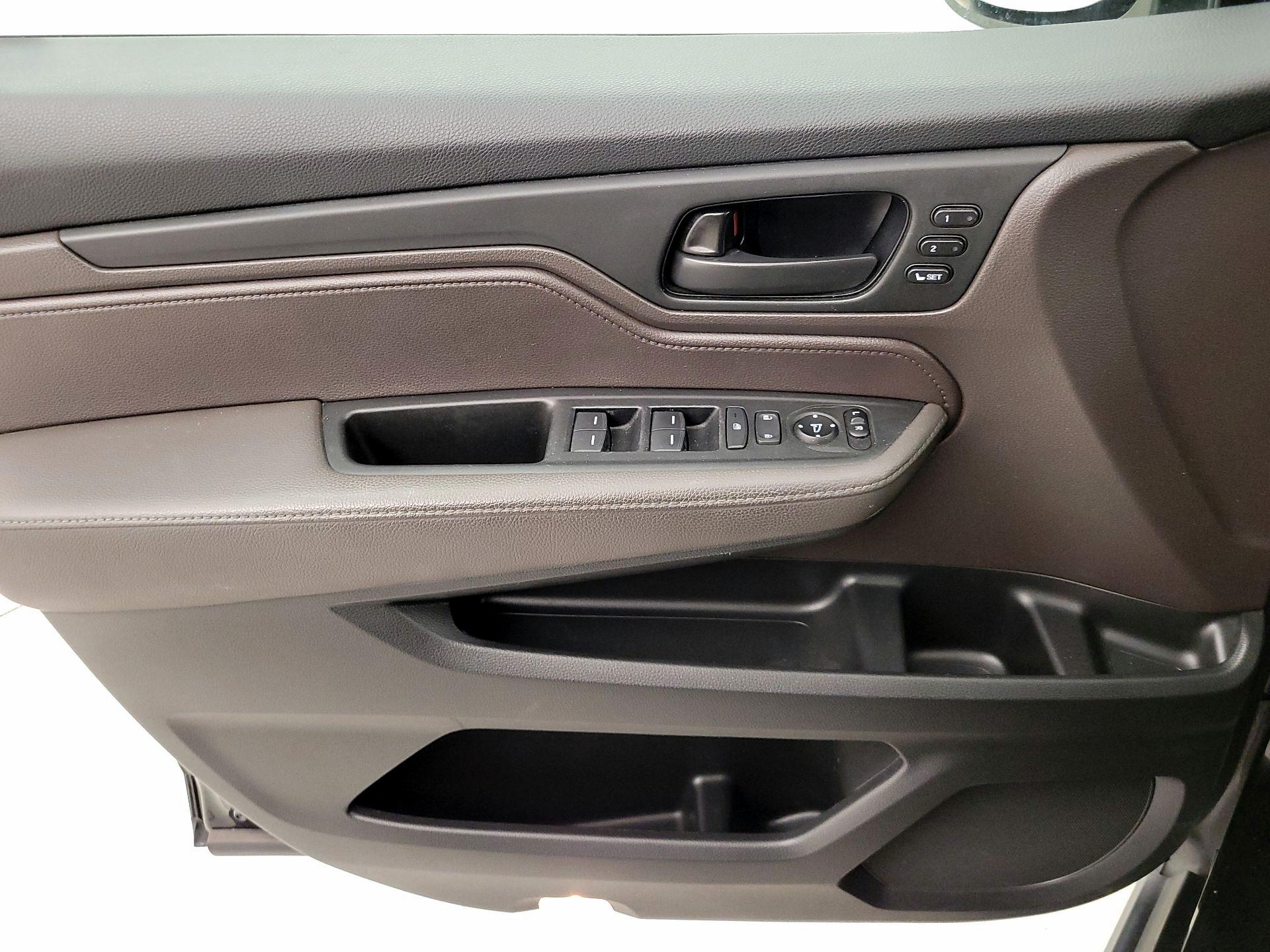 Thumbnail: 2018 Honda Odyssey - 12