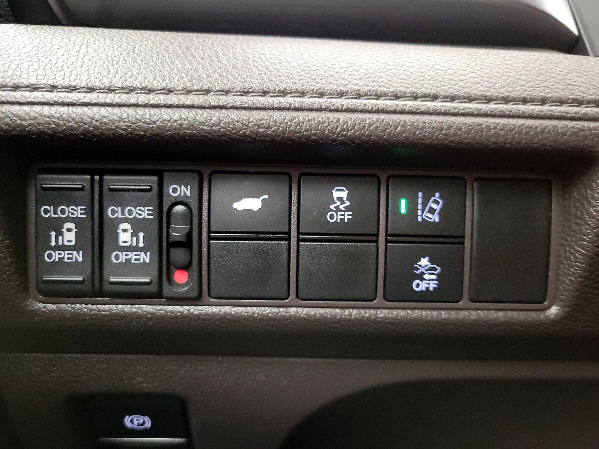 Thumbnail: 2018 Honda Odyssey - 13