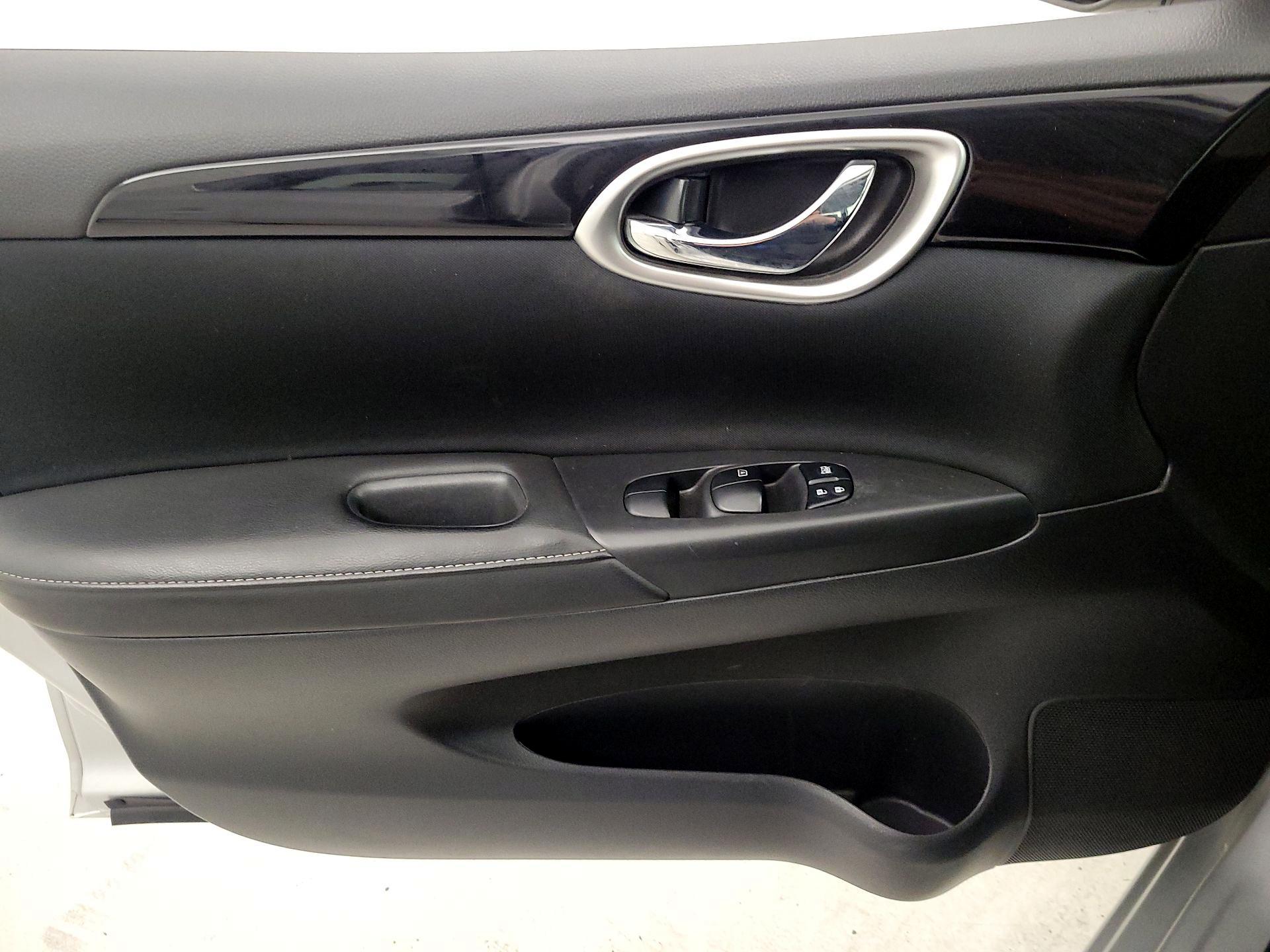 Thumbnail: 2019 Nissan Sentra - 12