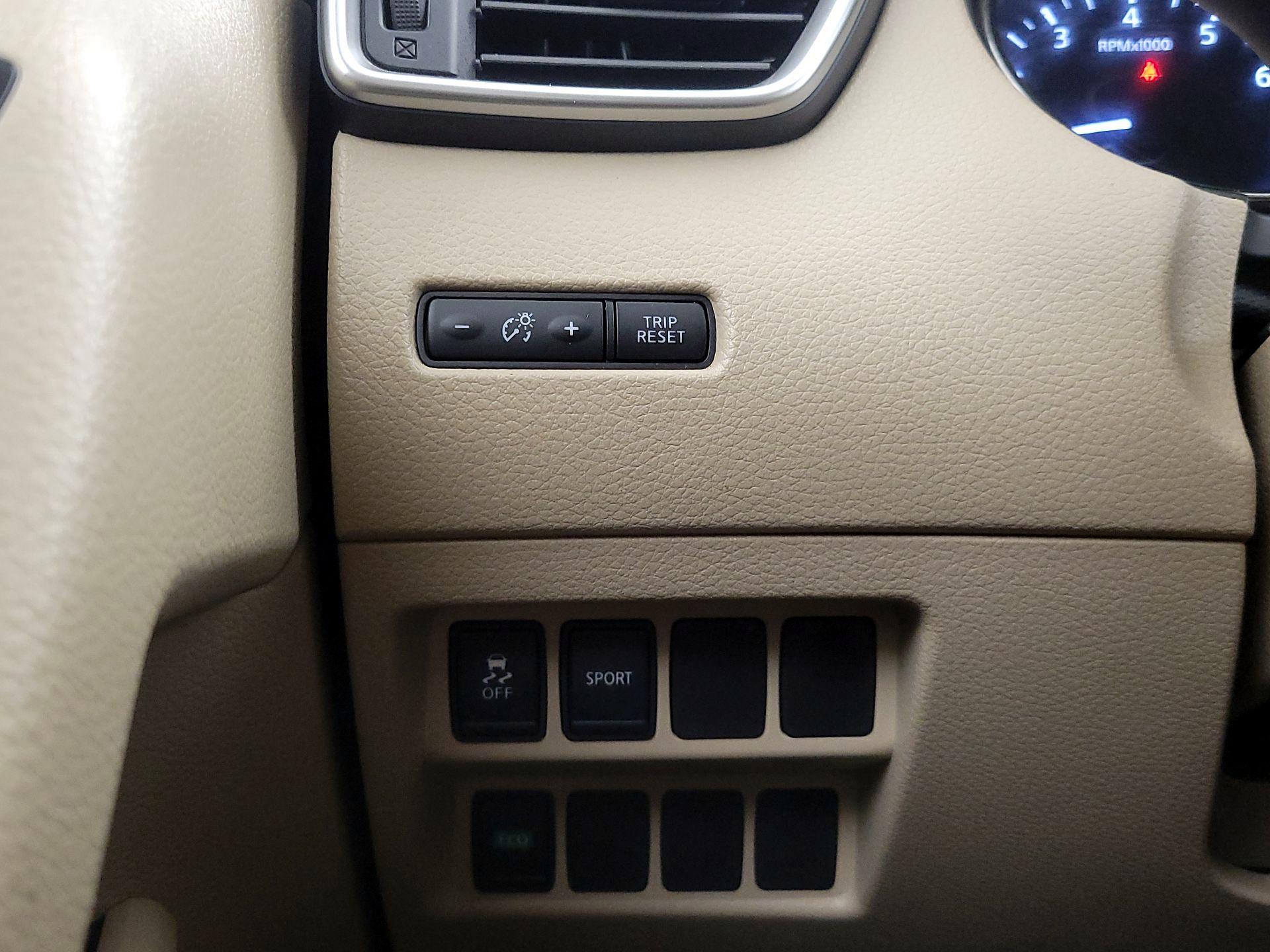 Thumbnail: 2015 Nissan Rogue - 13