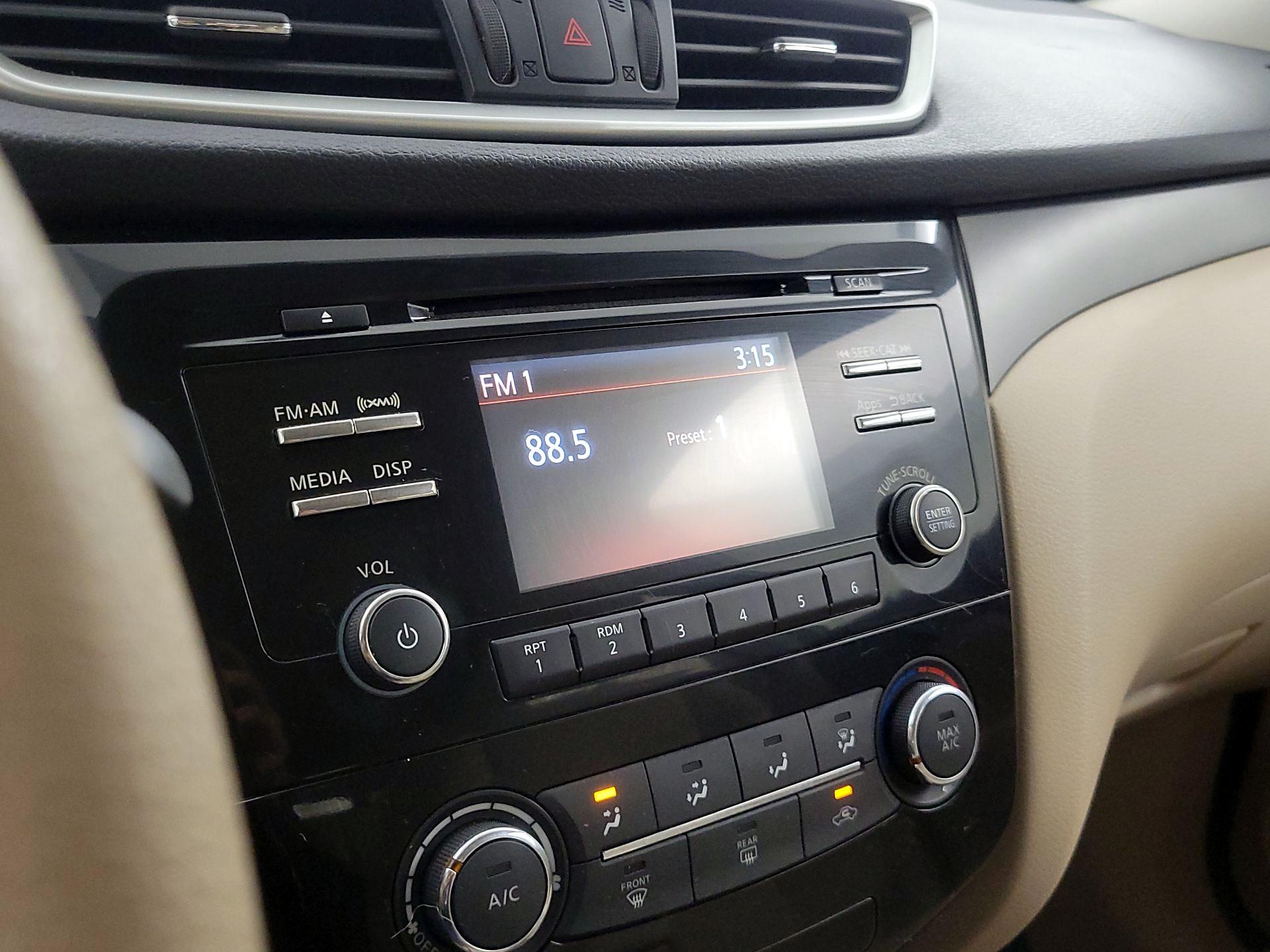 Thumbnail: 2015 Nissan Rogue - 15