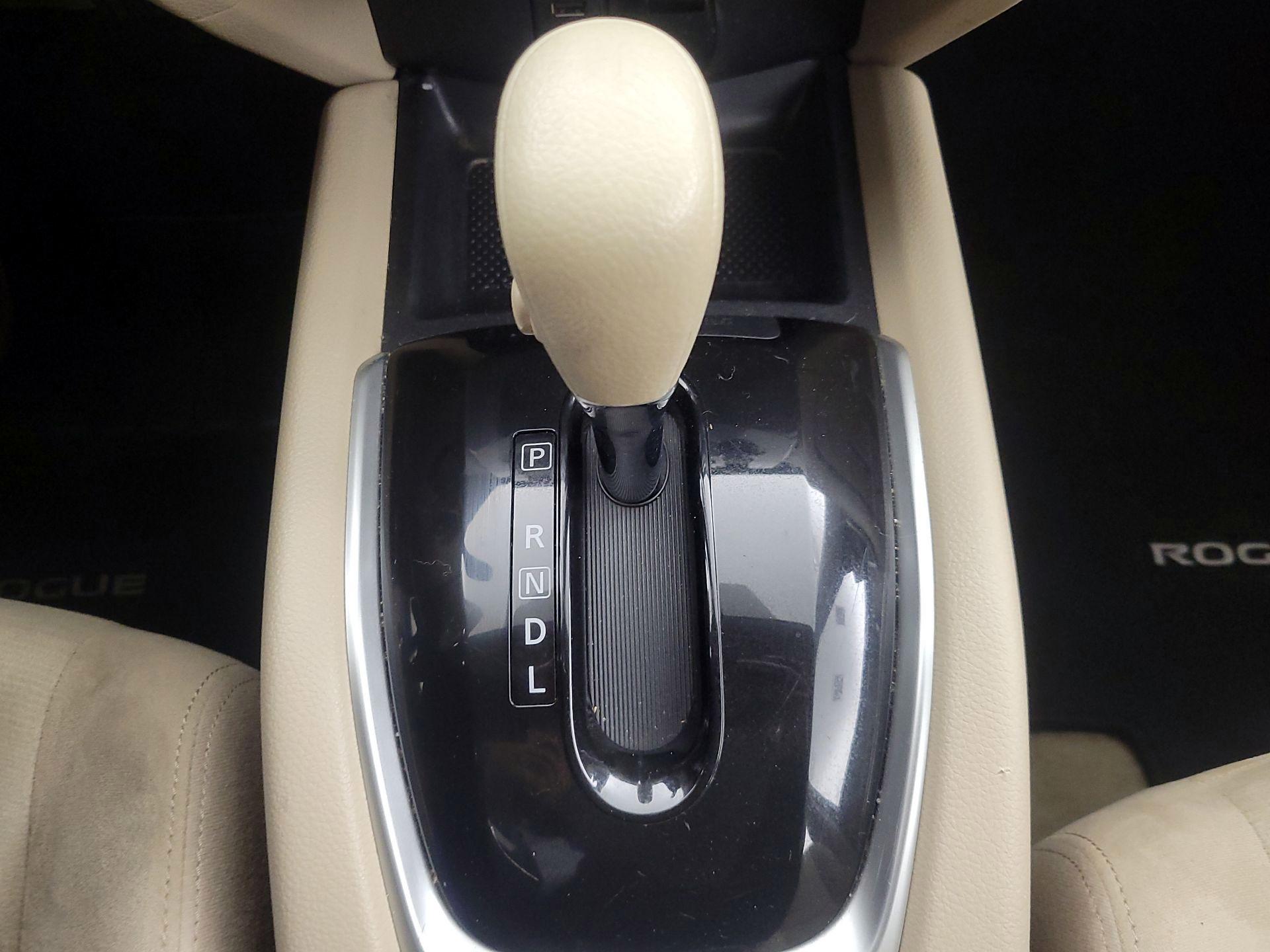 Thumbnail: 2015 Nissan Rogue - 17