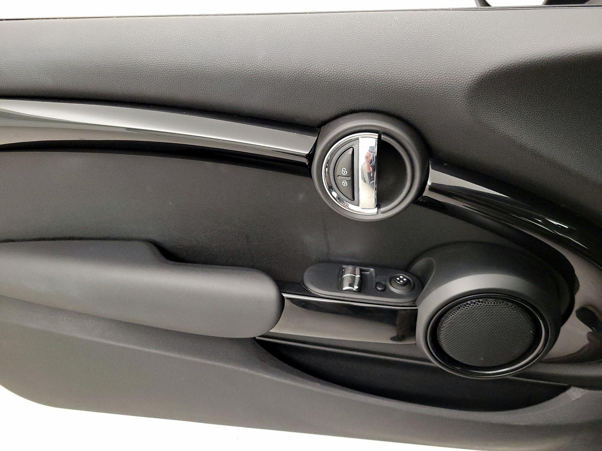 Thumbnail: 2016 MINI Cooper Hardtop - 12