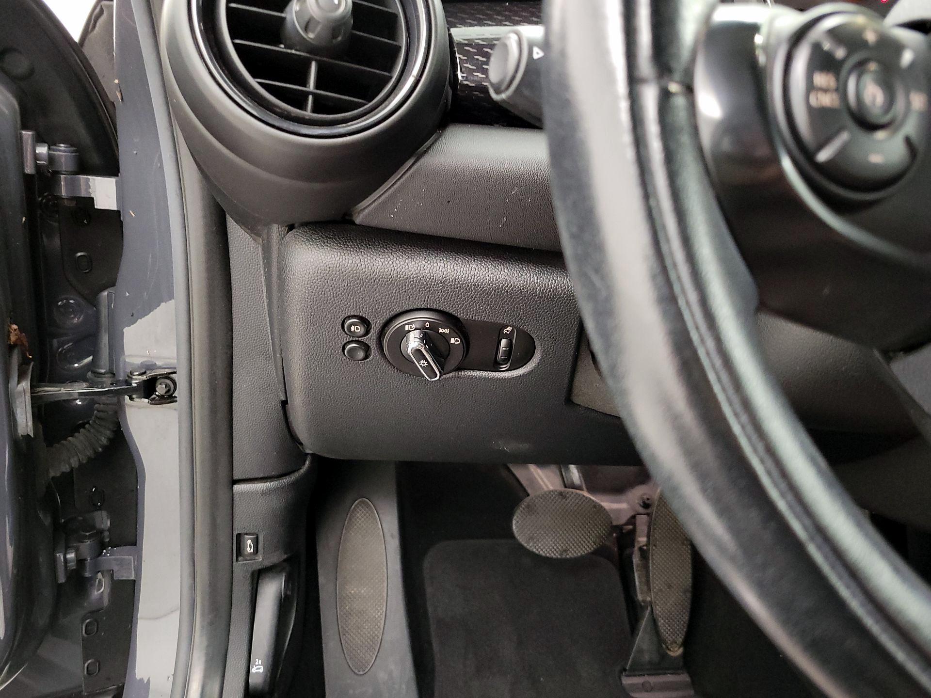 Thumbnail: 2016 MINI Cooper Hardtop - 13