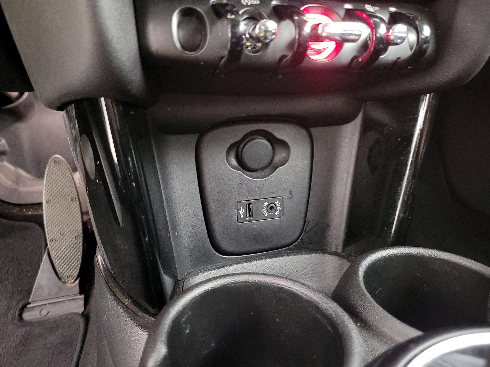 Thumbnail: 2016 MINI Cooper Hardtop - 17