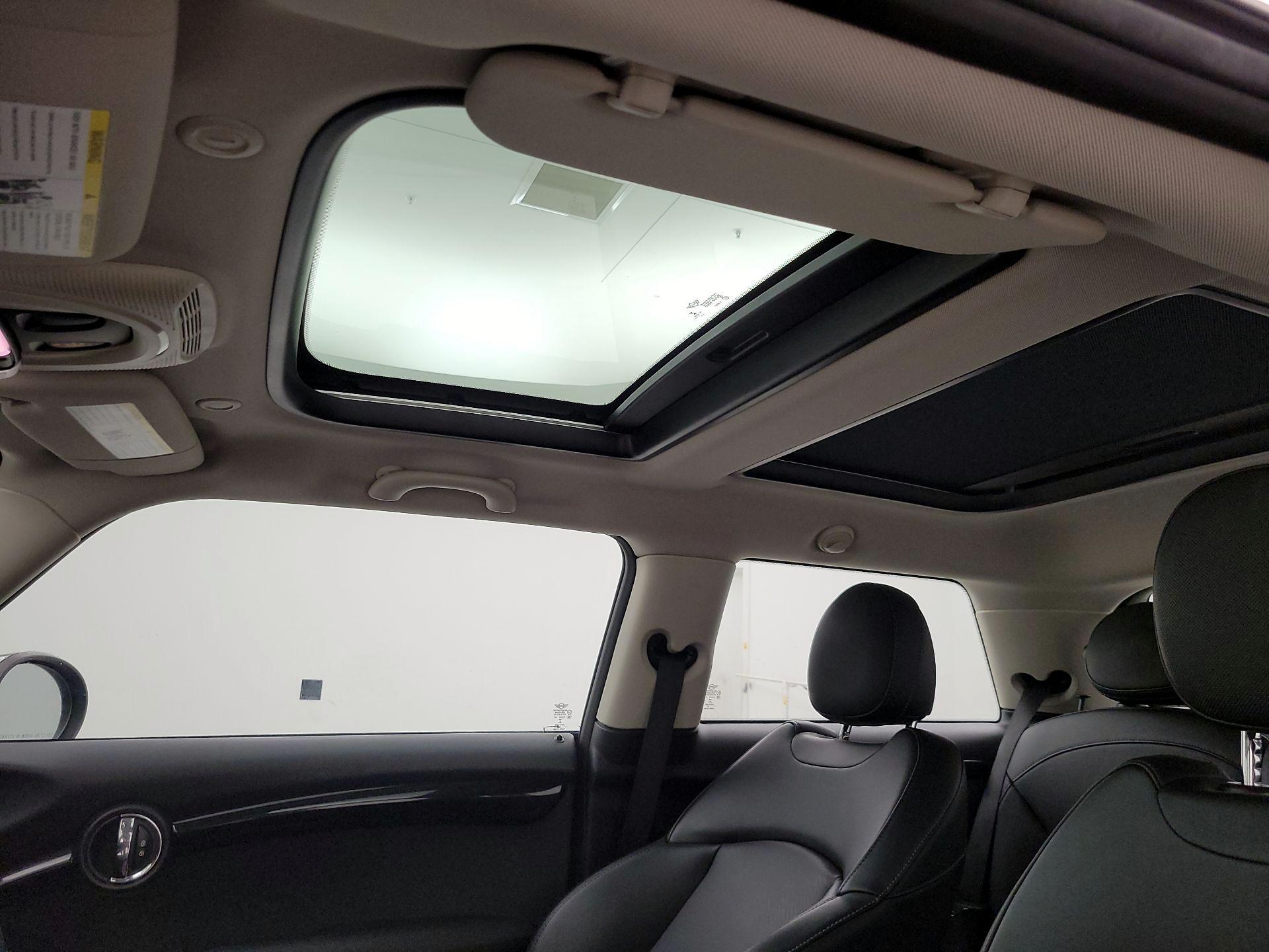 Thumbnail: 2016 MINI Cooper Hardtop - 18