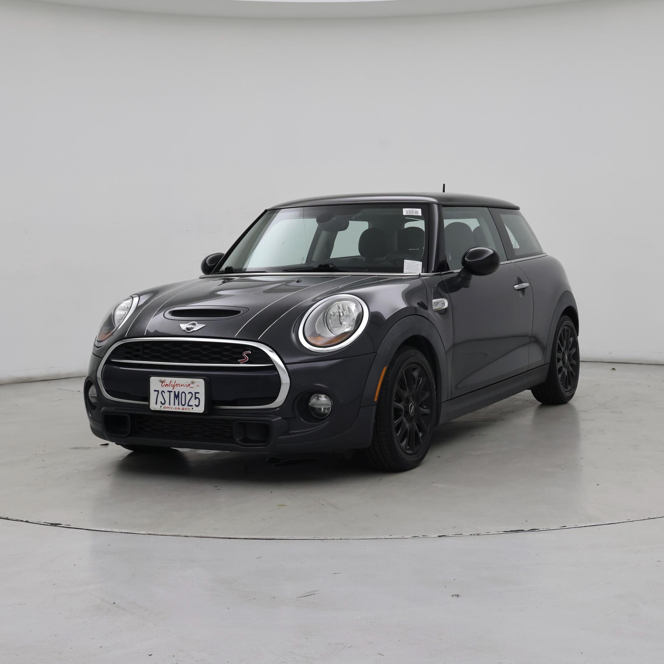 Thumbnail: 2016 MINI Cooper Hardtop - 4