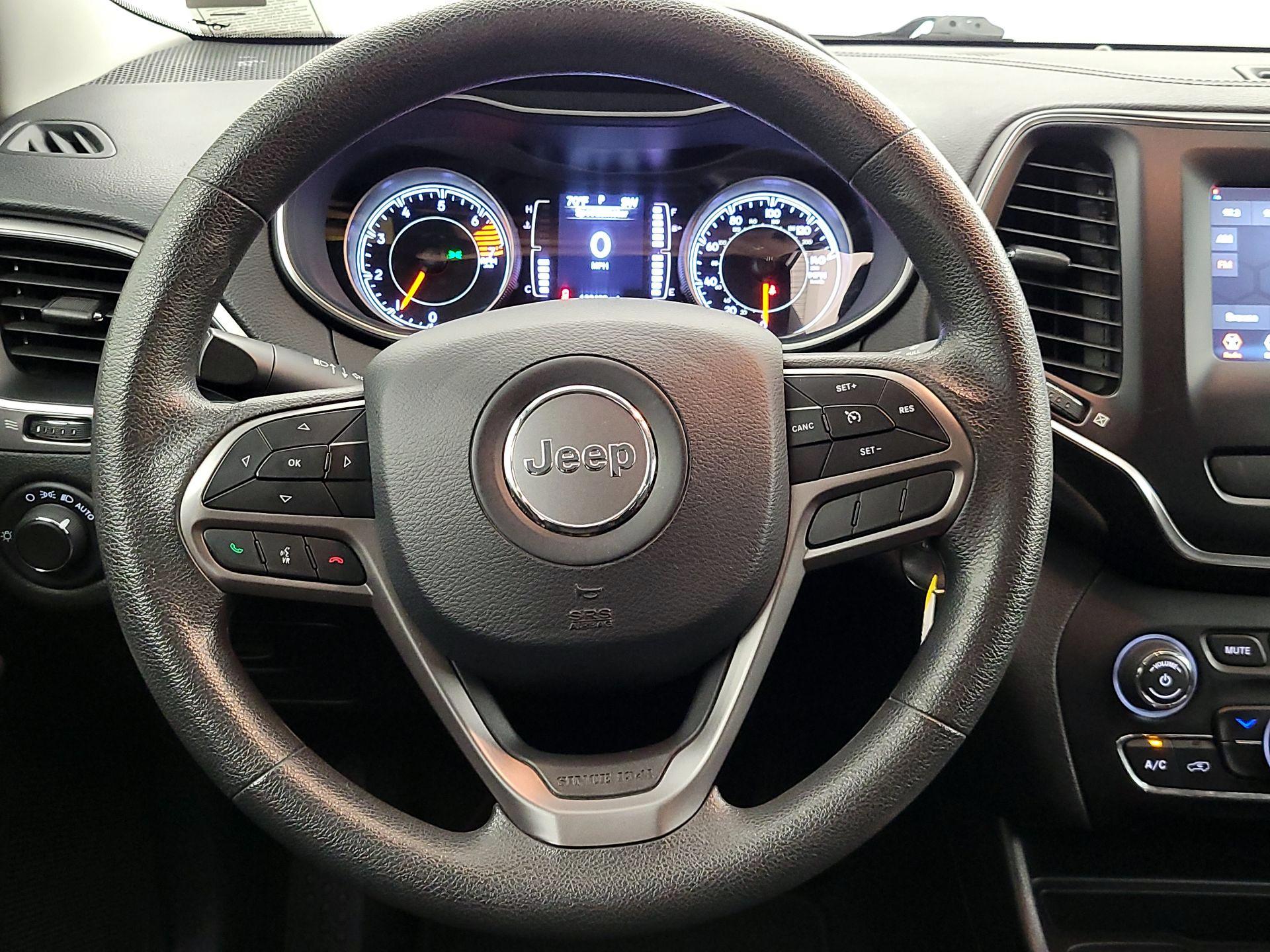 Thumbnail: 2020 Jeep Cherokee - 10