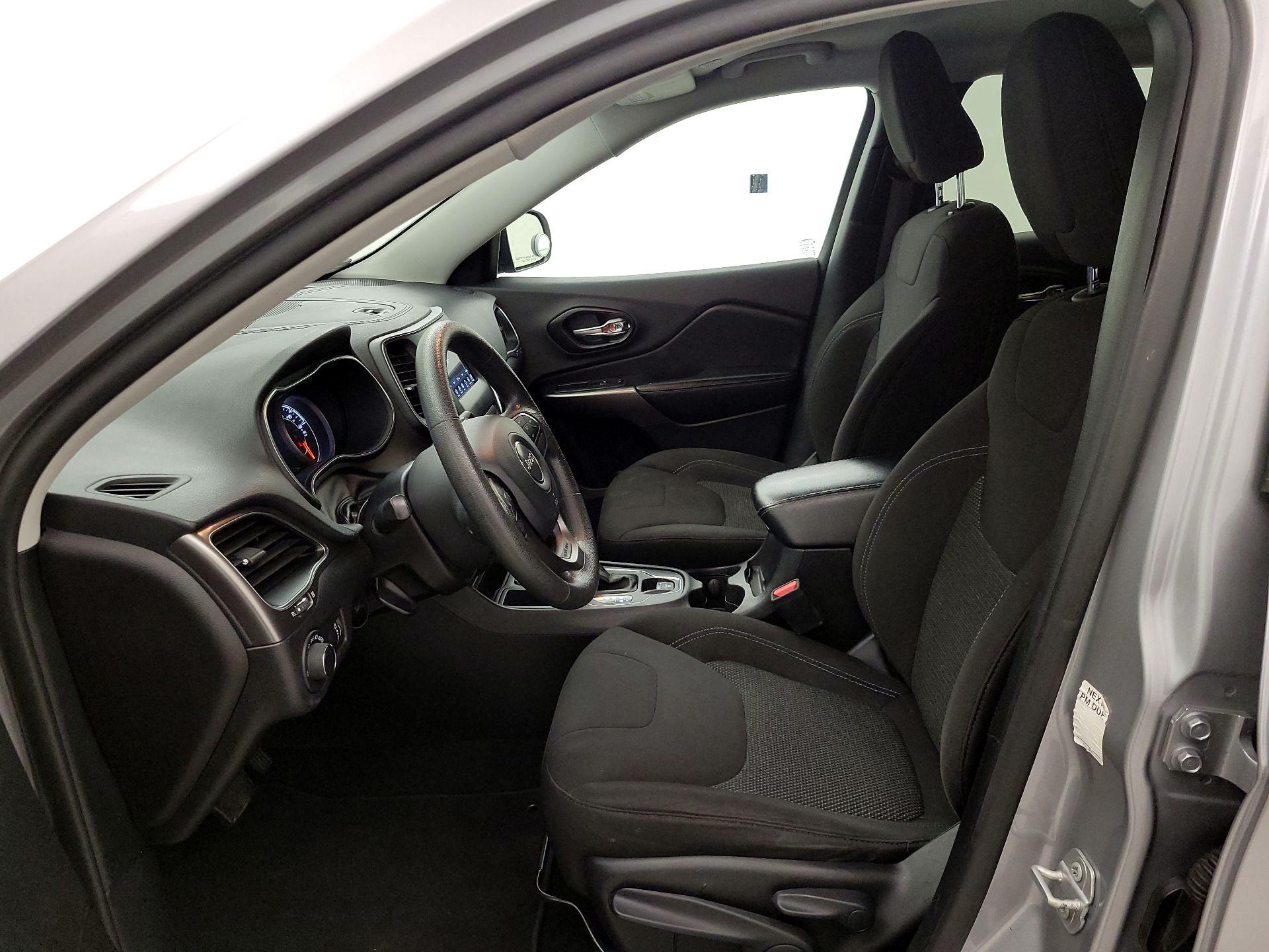 Thumbnail: 2020 Jeep Cherokee - 11