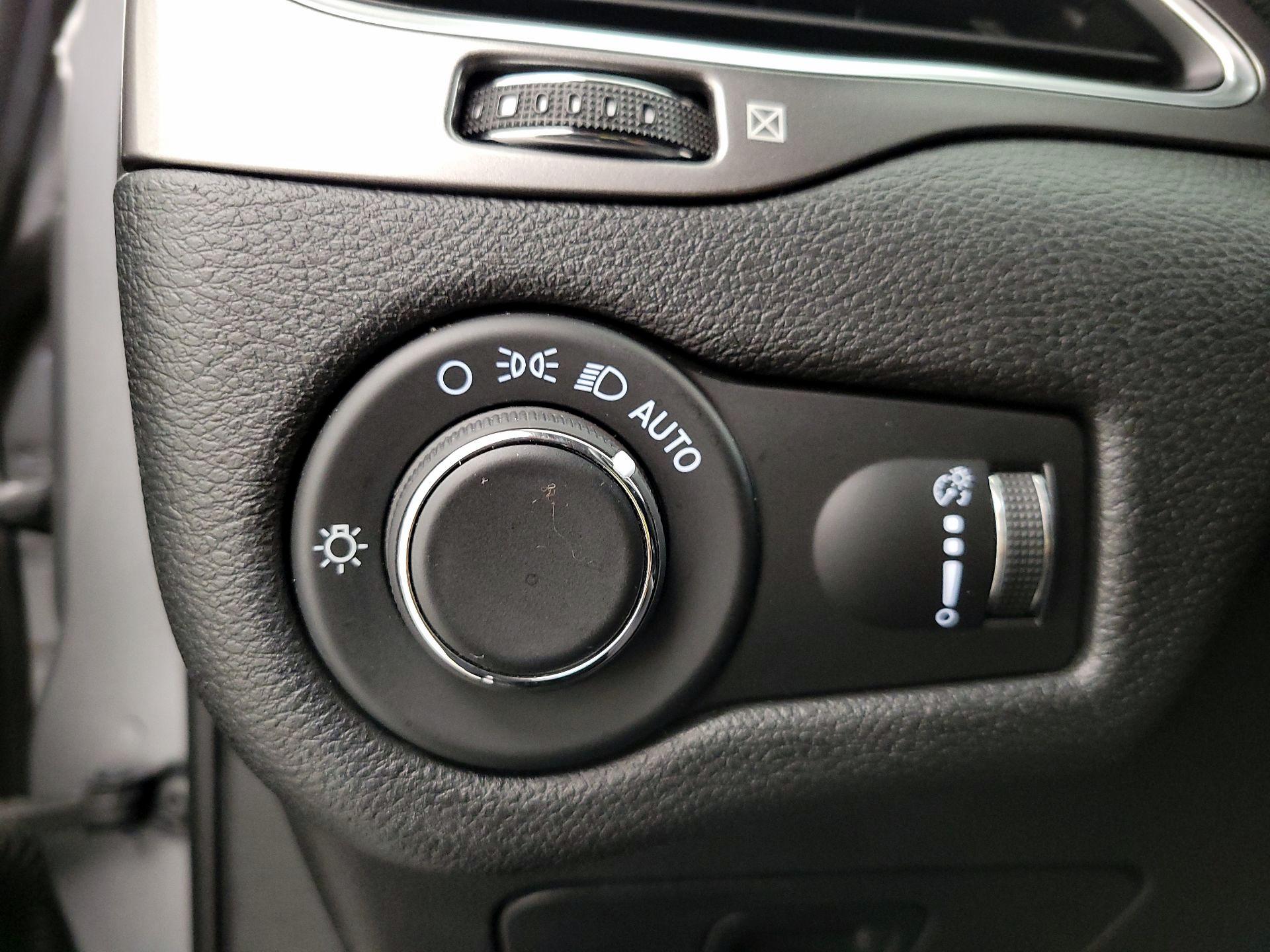 Thumbnail: 2020 Jeep Cherokee - 13