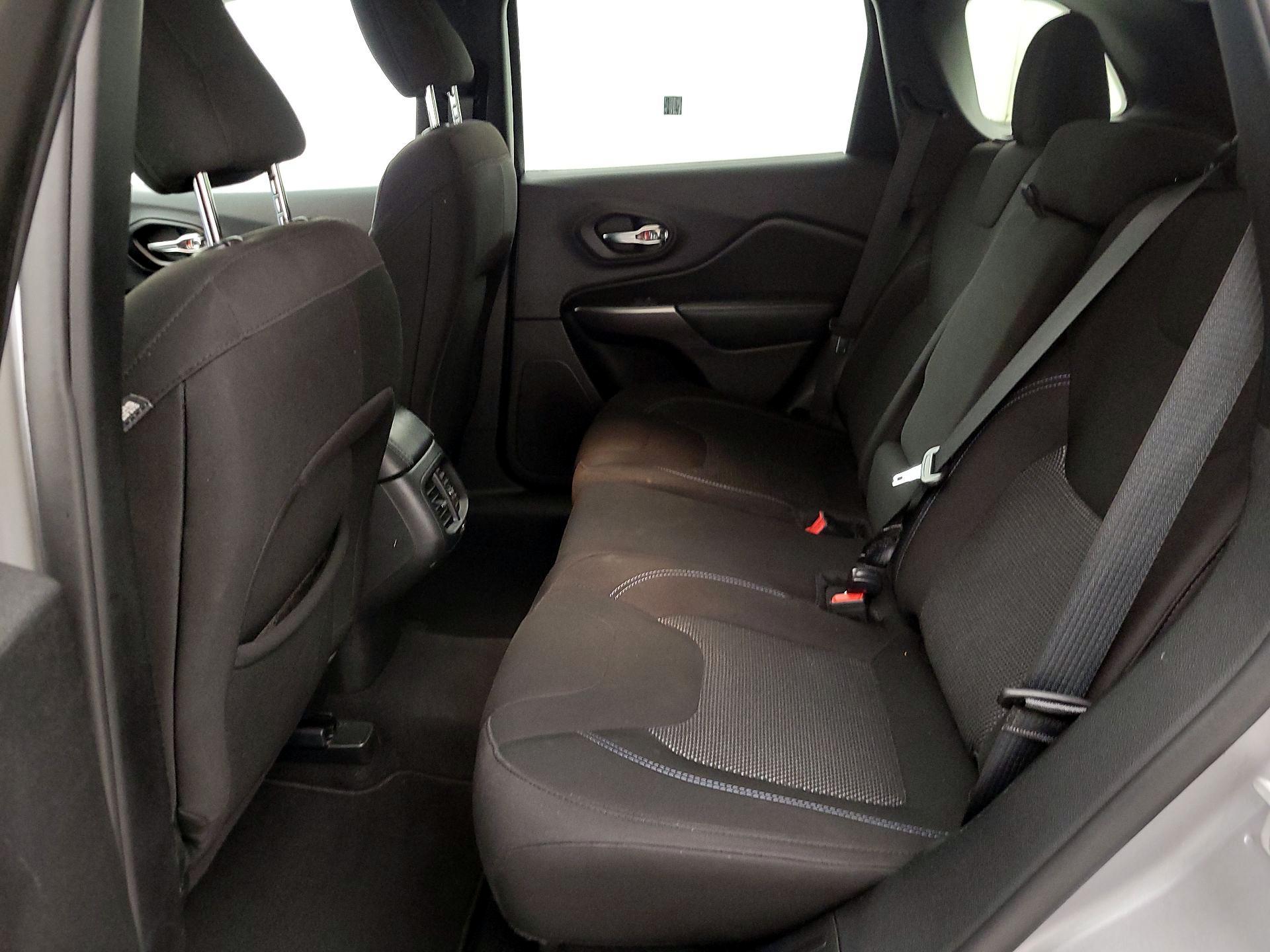 Thumbnail: 2020 Jeep Cherokee - 19