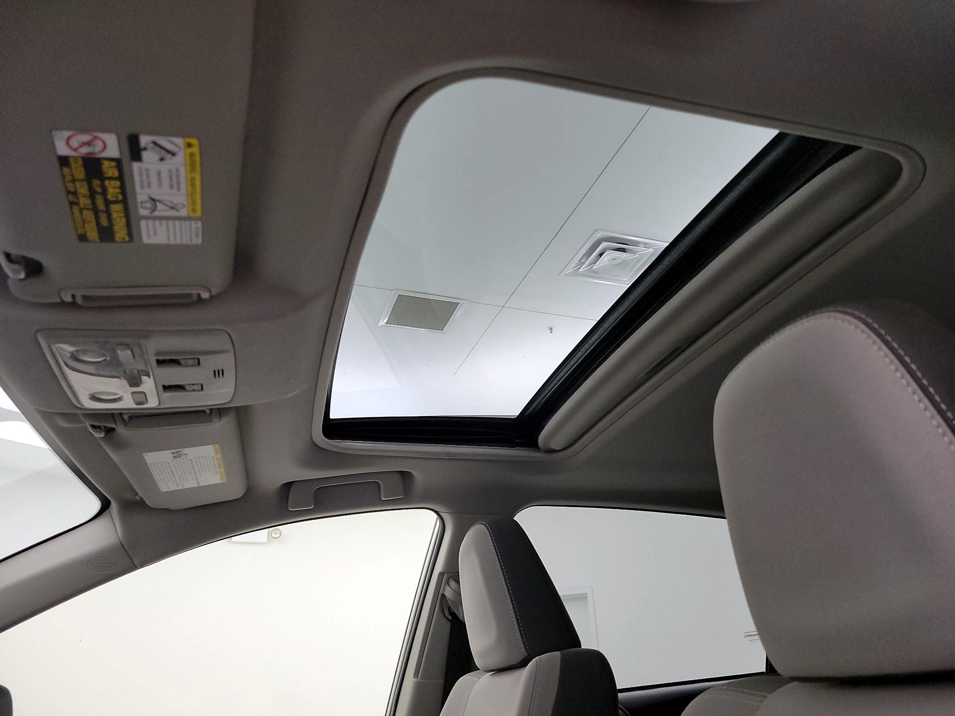 Thumbnail: 2015 Toyota RAV4 - 19