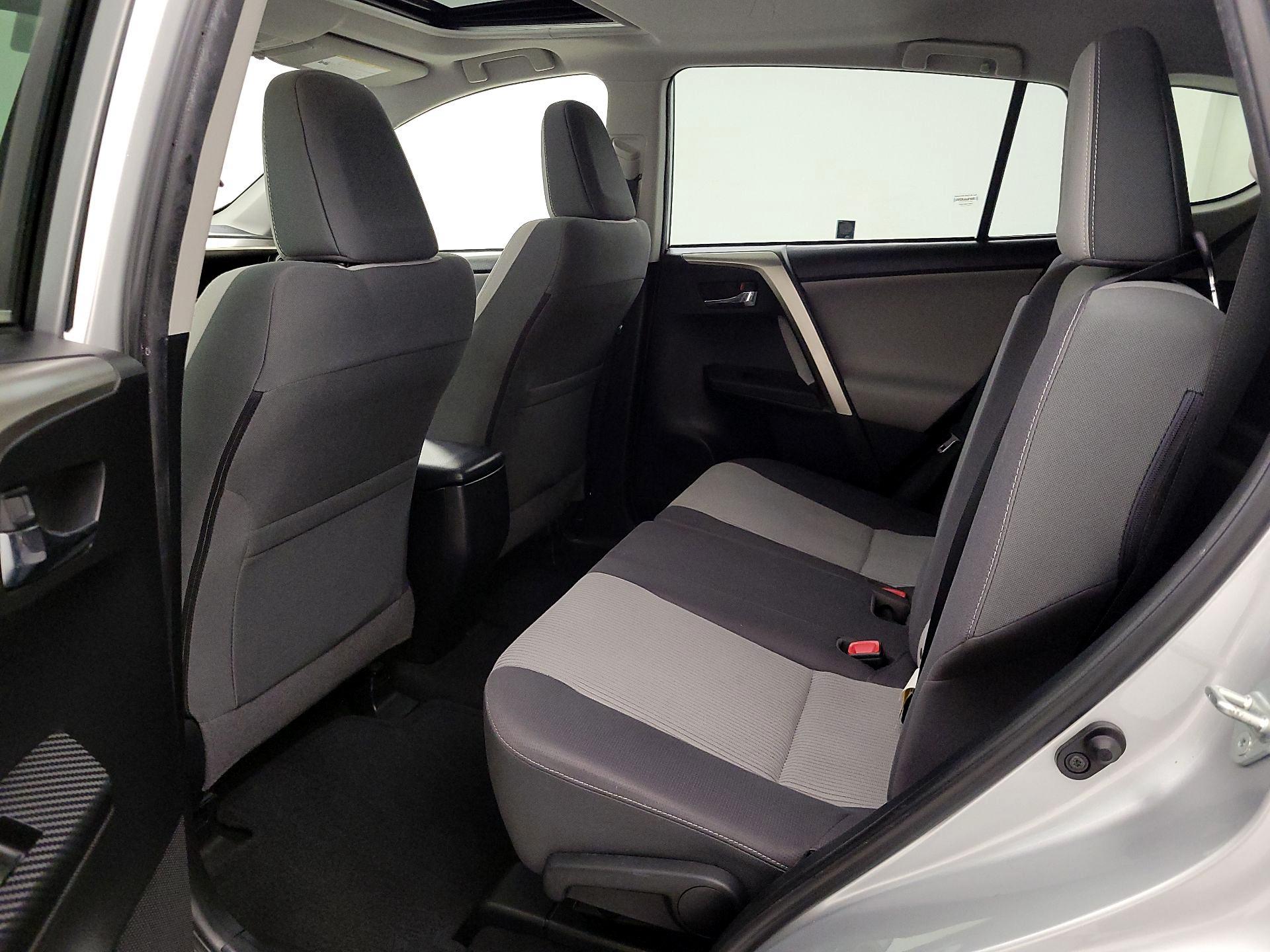 Thumbnail: 2015 Toyota RAV4 - 20