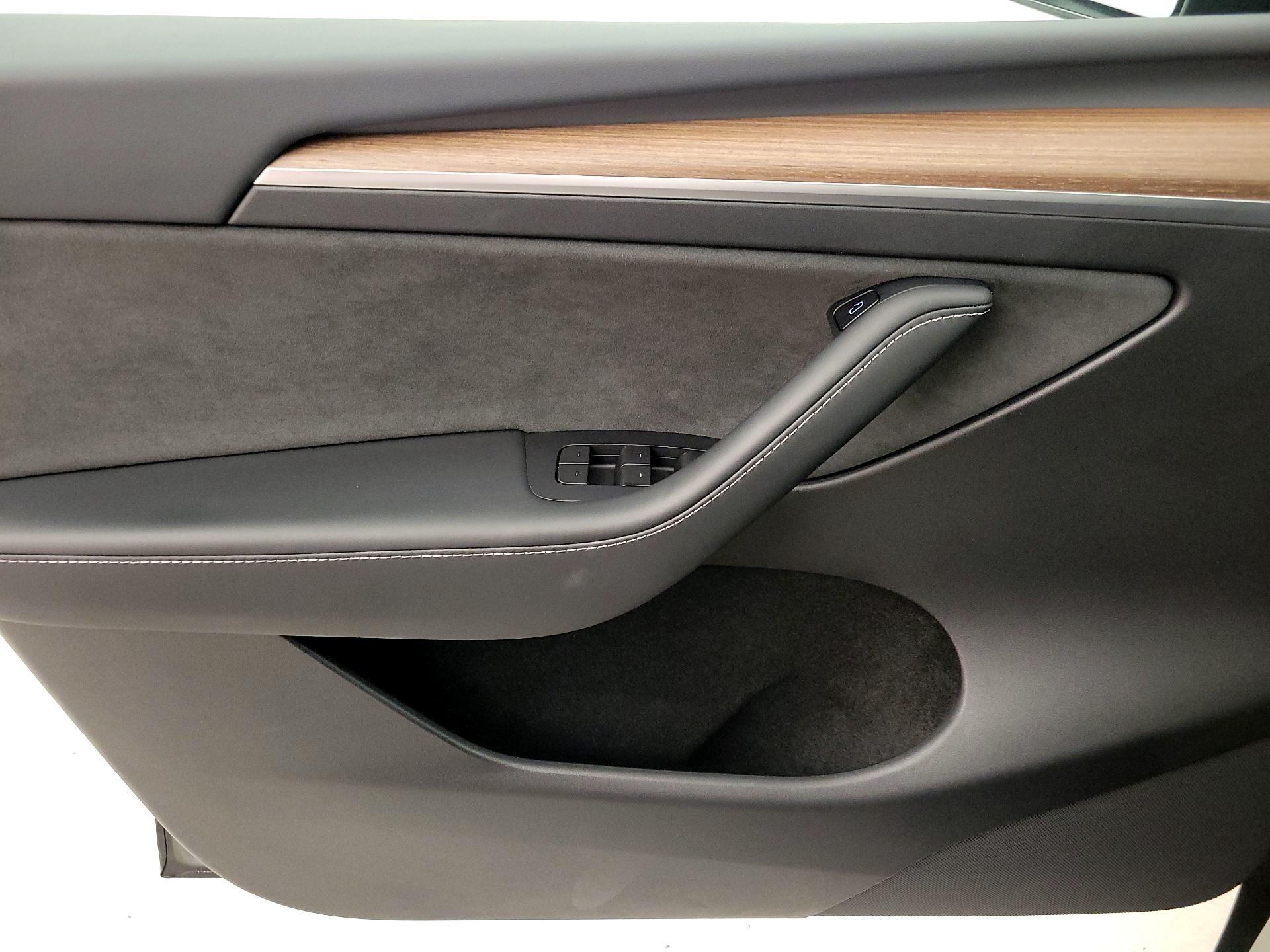 Thumbnail: 2022 Tesla Model Y - 12