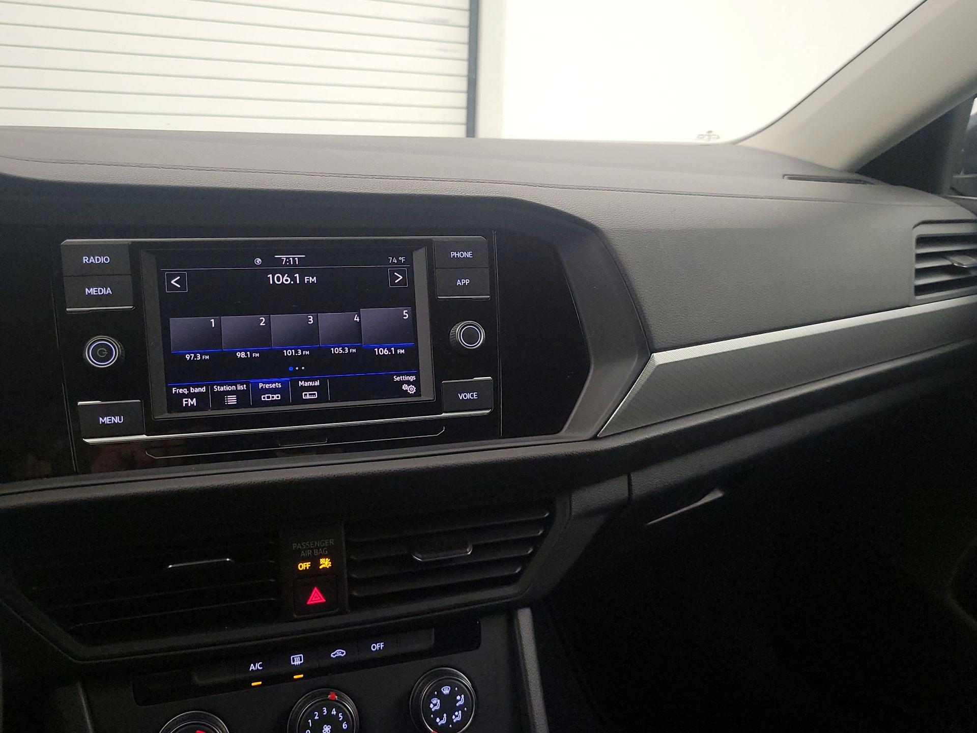 Thumbnail: 2021 Volkswagen Jetta - 15