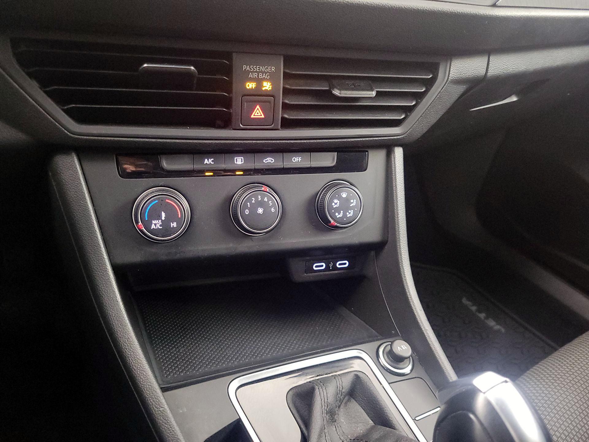 Thumbnail: 2021 Volkswagen Jetta - 16