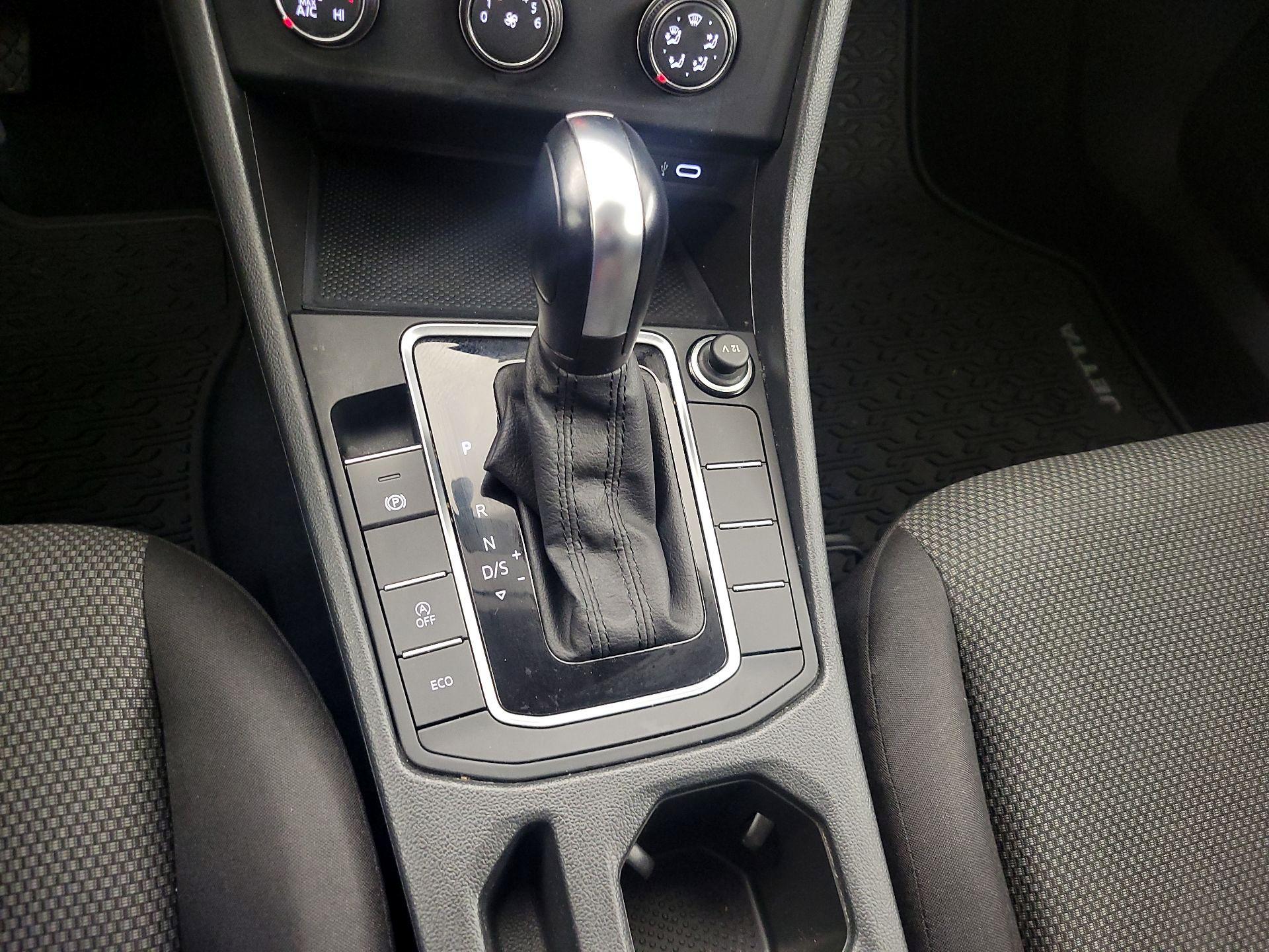 Thumbnail: 2021 Volkswagen Jetta - 17