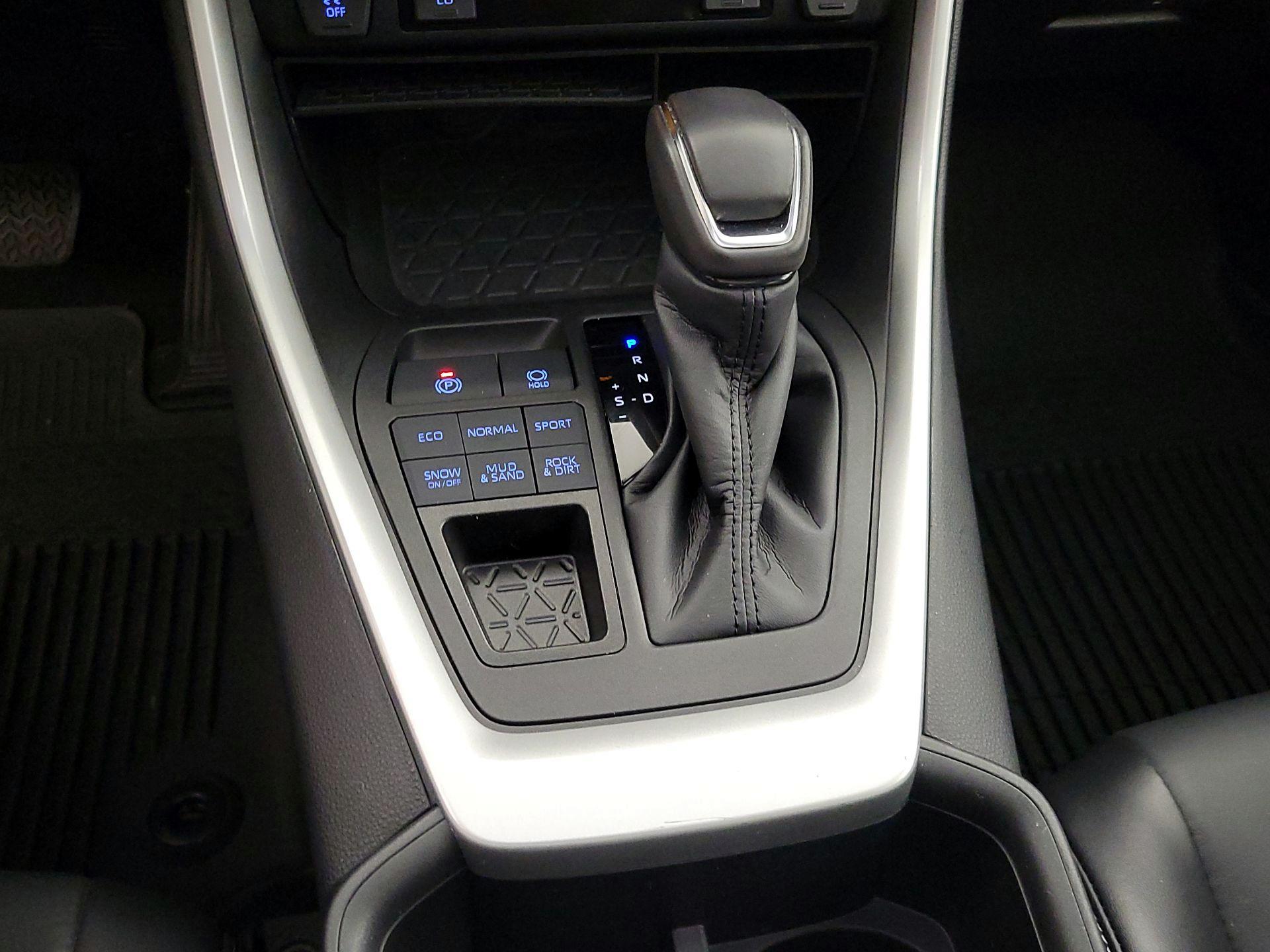 Thumbnail: 2022 Toyota RAV4 - 17