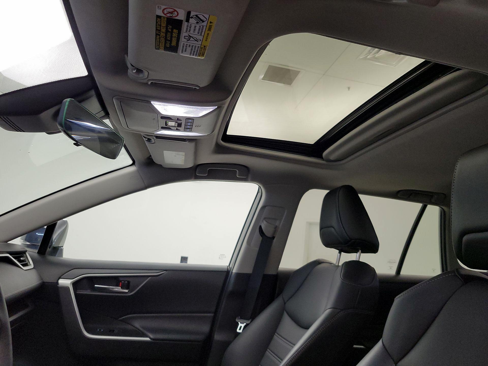 Thumbnail: 2022 Toyota RAV4 - 19