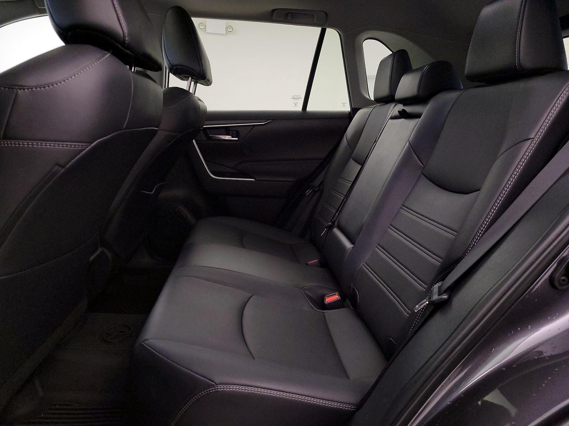 Thumbnail: 2022 Toyota RAV4 - 20