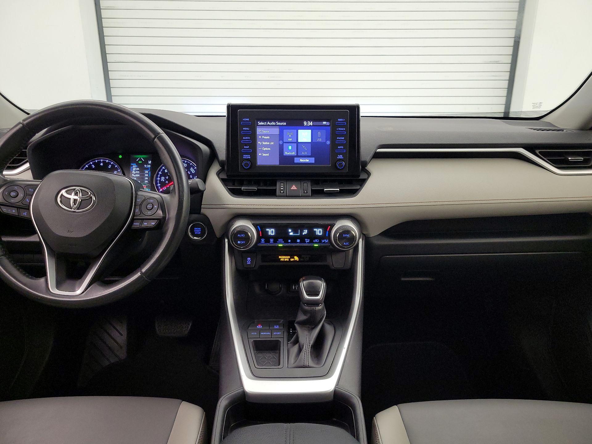 Thumbnail: 2019 Toyota RAV4 - 9