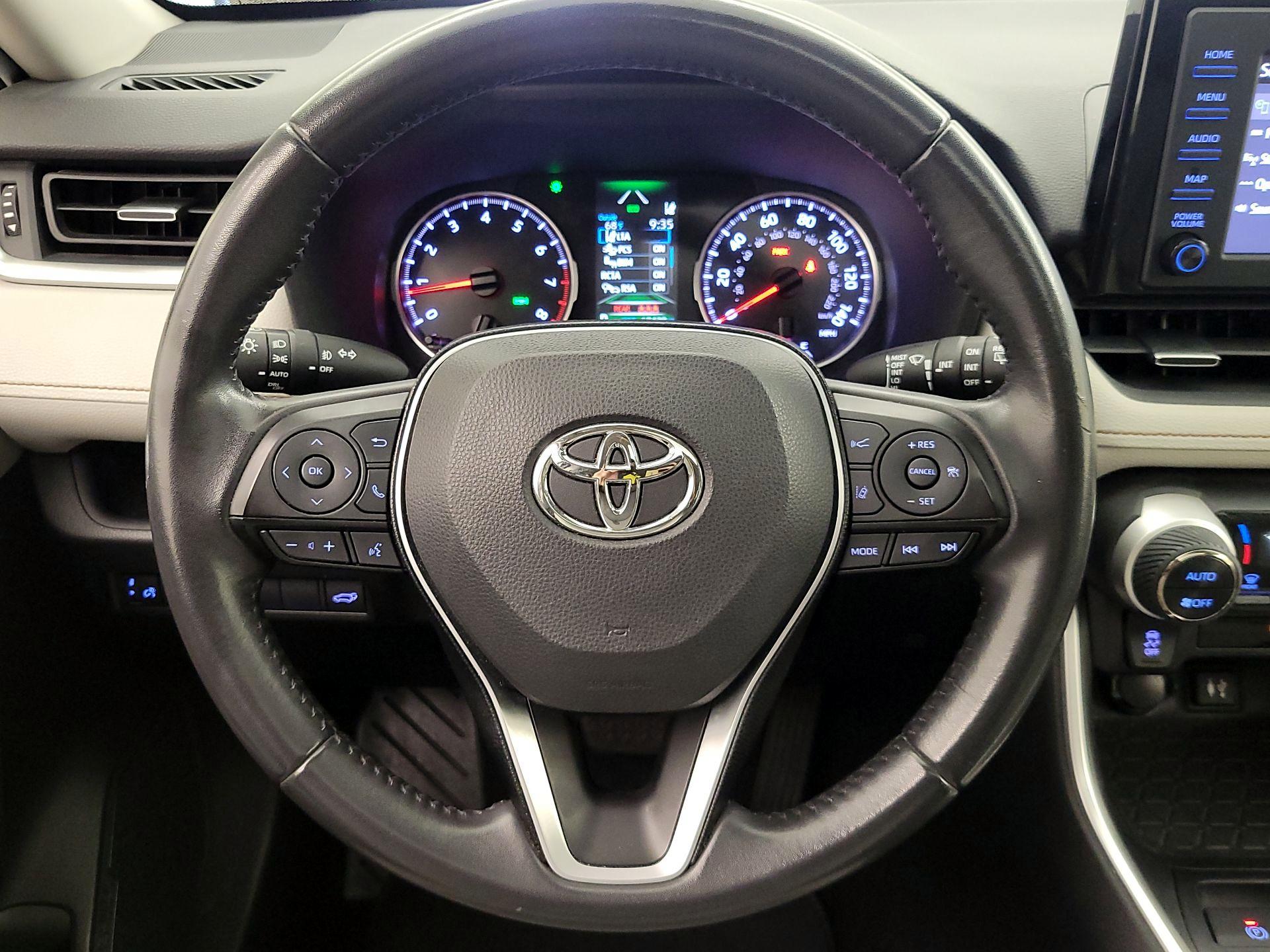 Thumbnail: 2019 Toyota RAV4 - 10