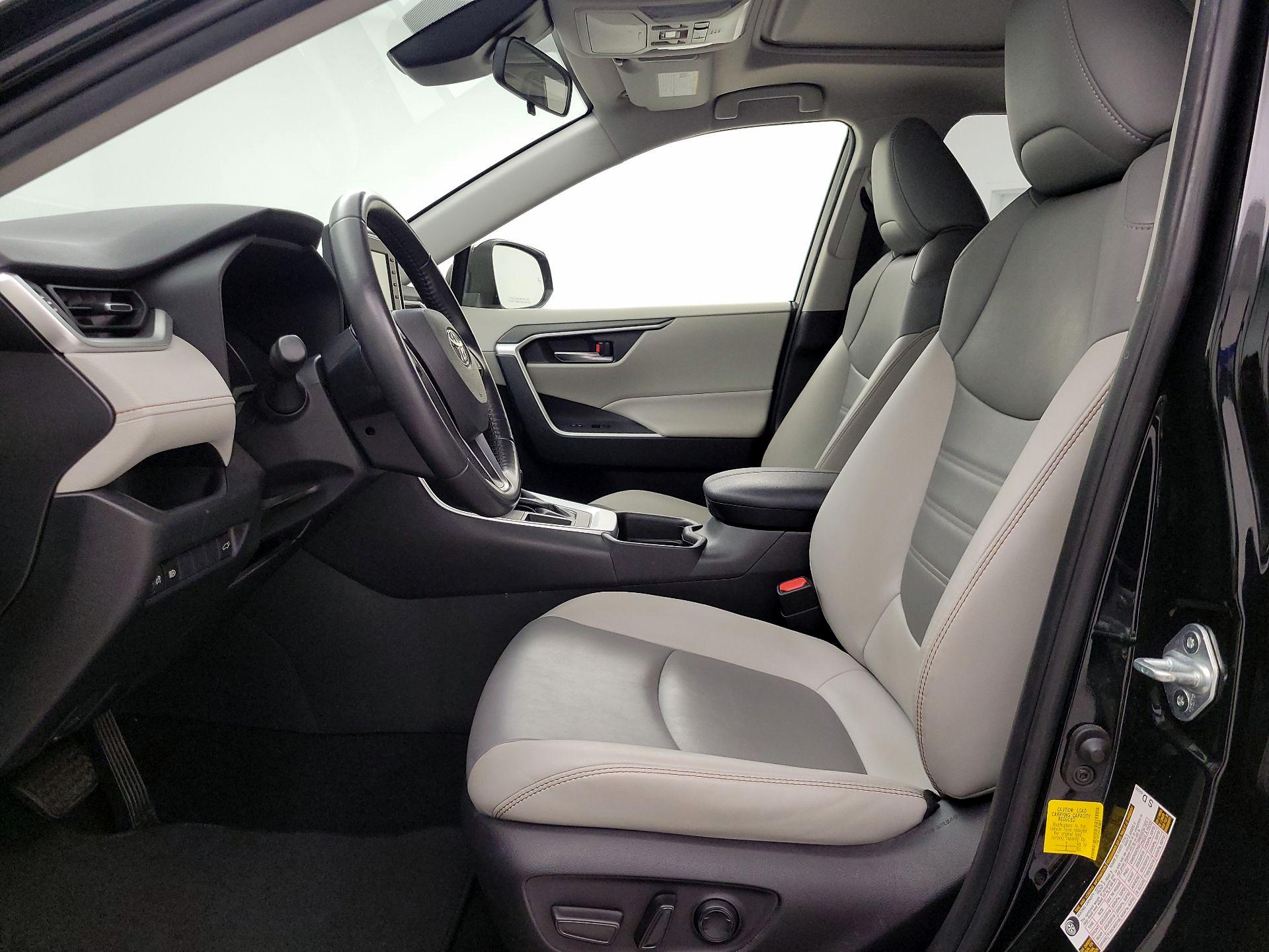 Thumbnail: 2019 Toyota RAV4 - 11