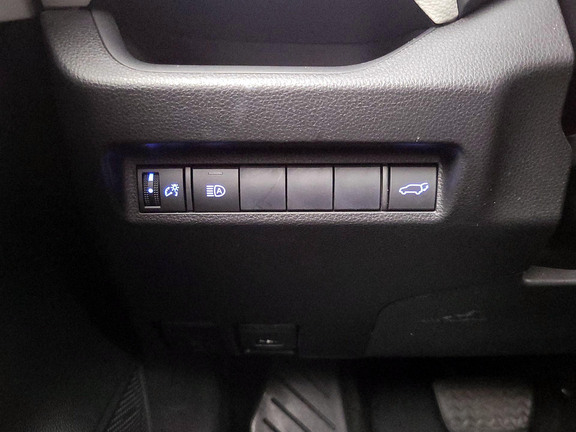 Thumbnail: 2019 Toyota RAV4 - 13