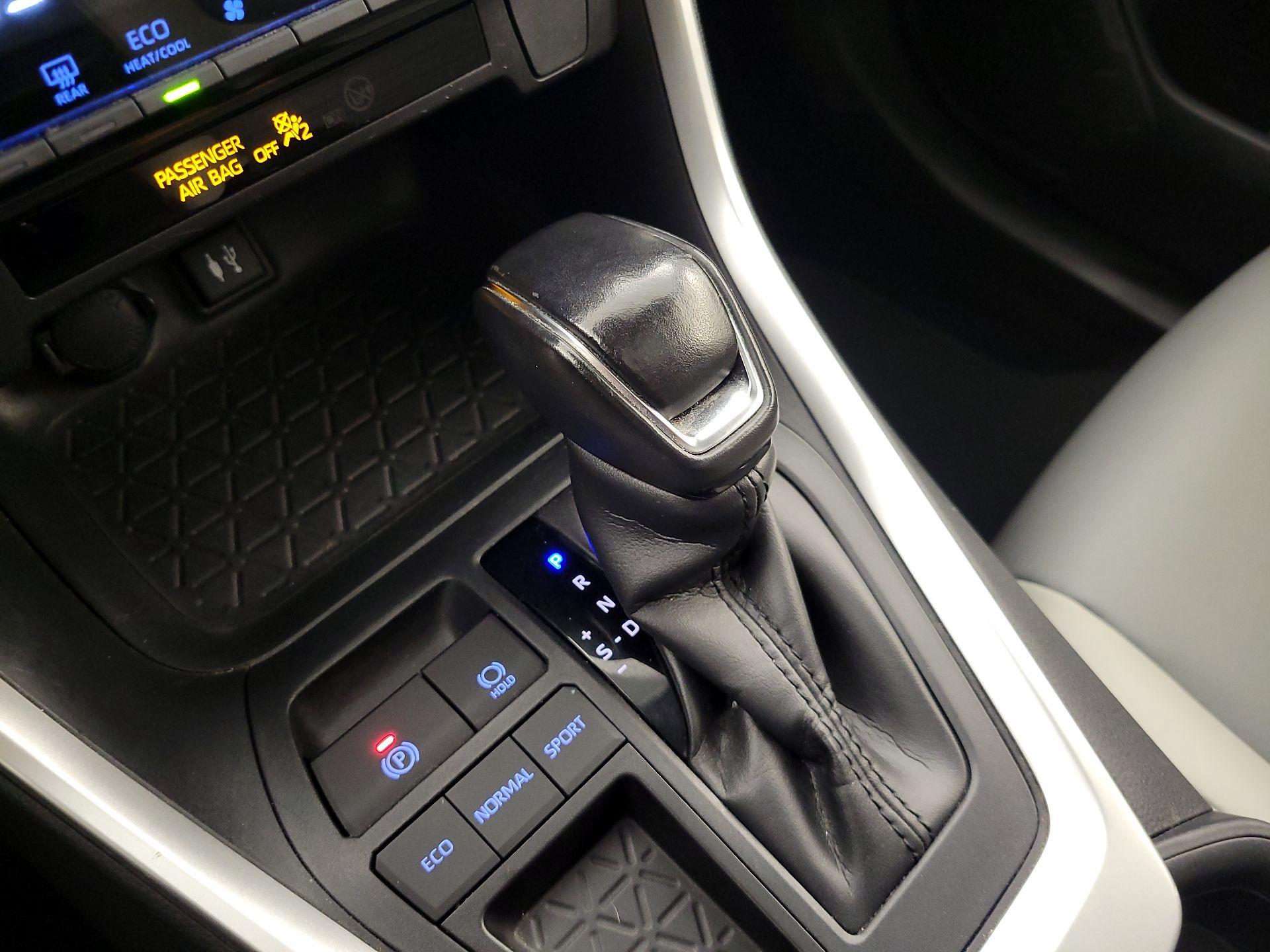 Thumbnail: 2019 Toyota RAV4 - 17