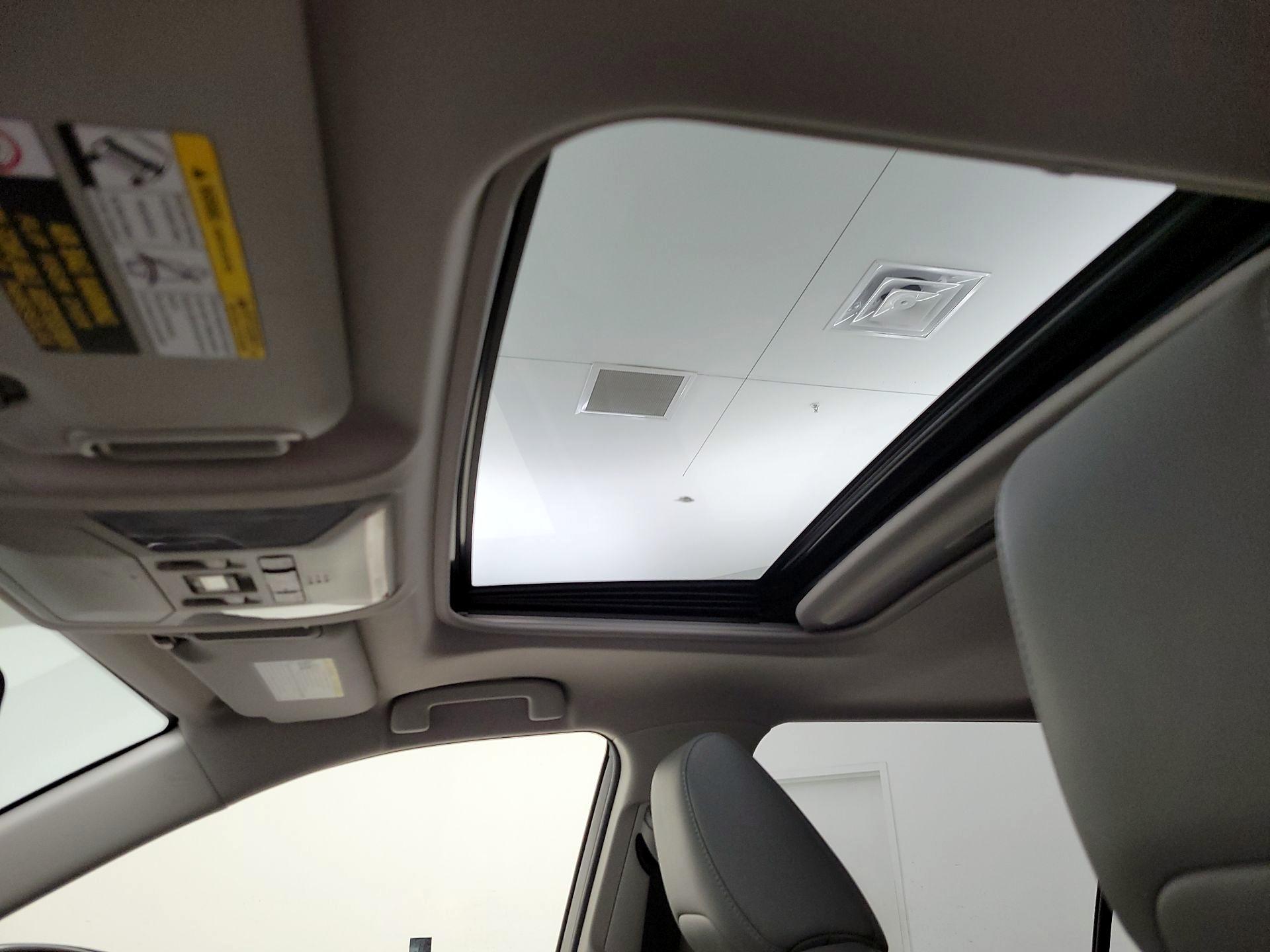 Thumbnail: 2019 Toyota RAV4 - 19