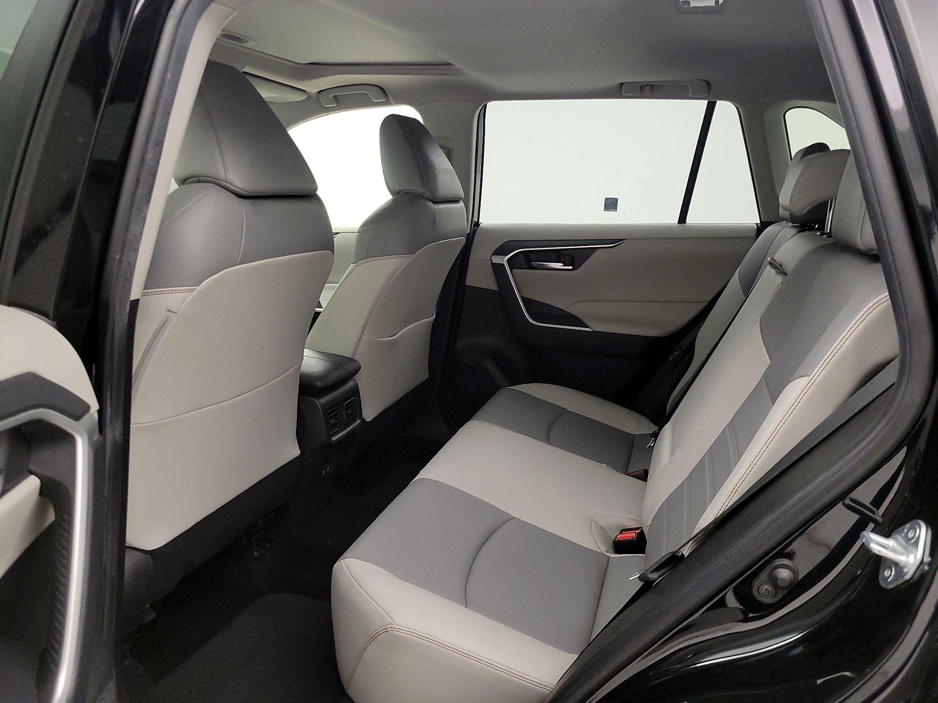 Thumbnail: 2019 Toyota RAV4 - 20