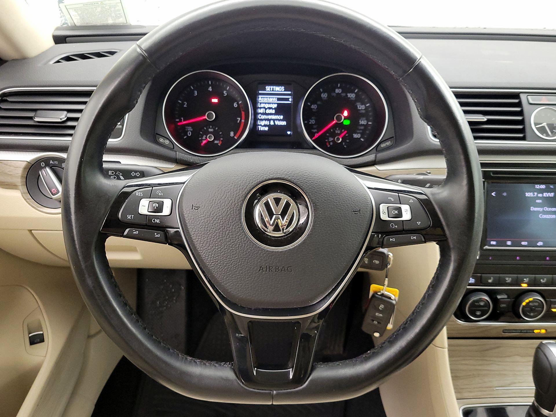 Thumbnail: 2016 Volkswagen Passat - 10