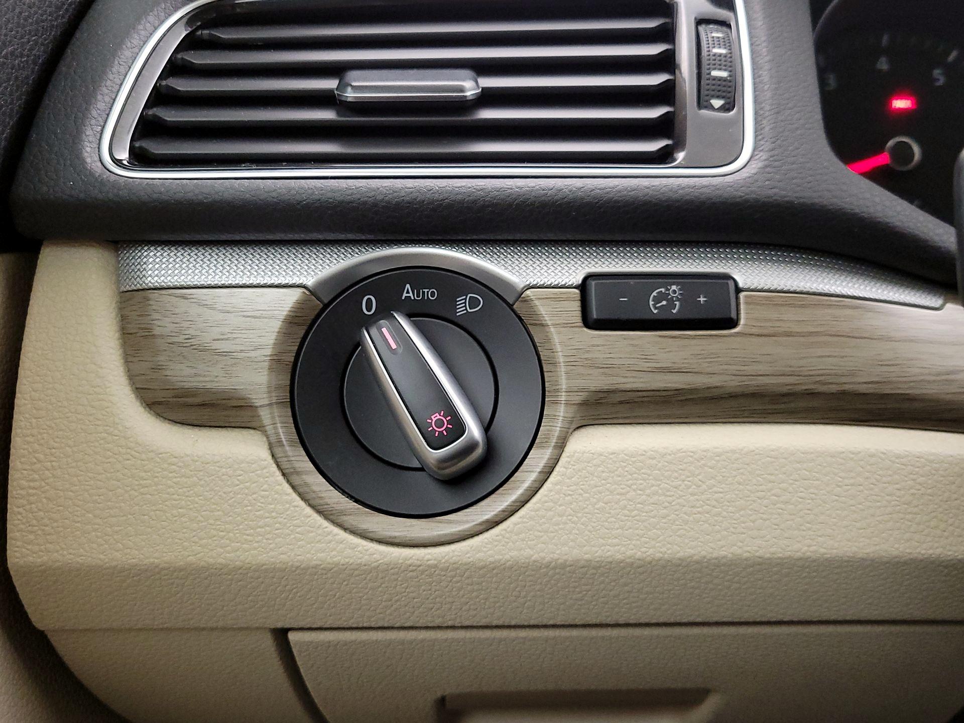 Thumbnail: 2016 Volkswagen Passat - 13